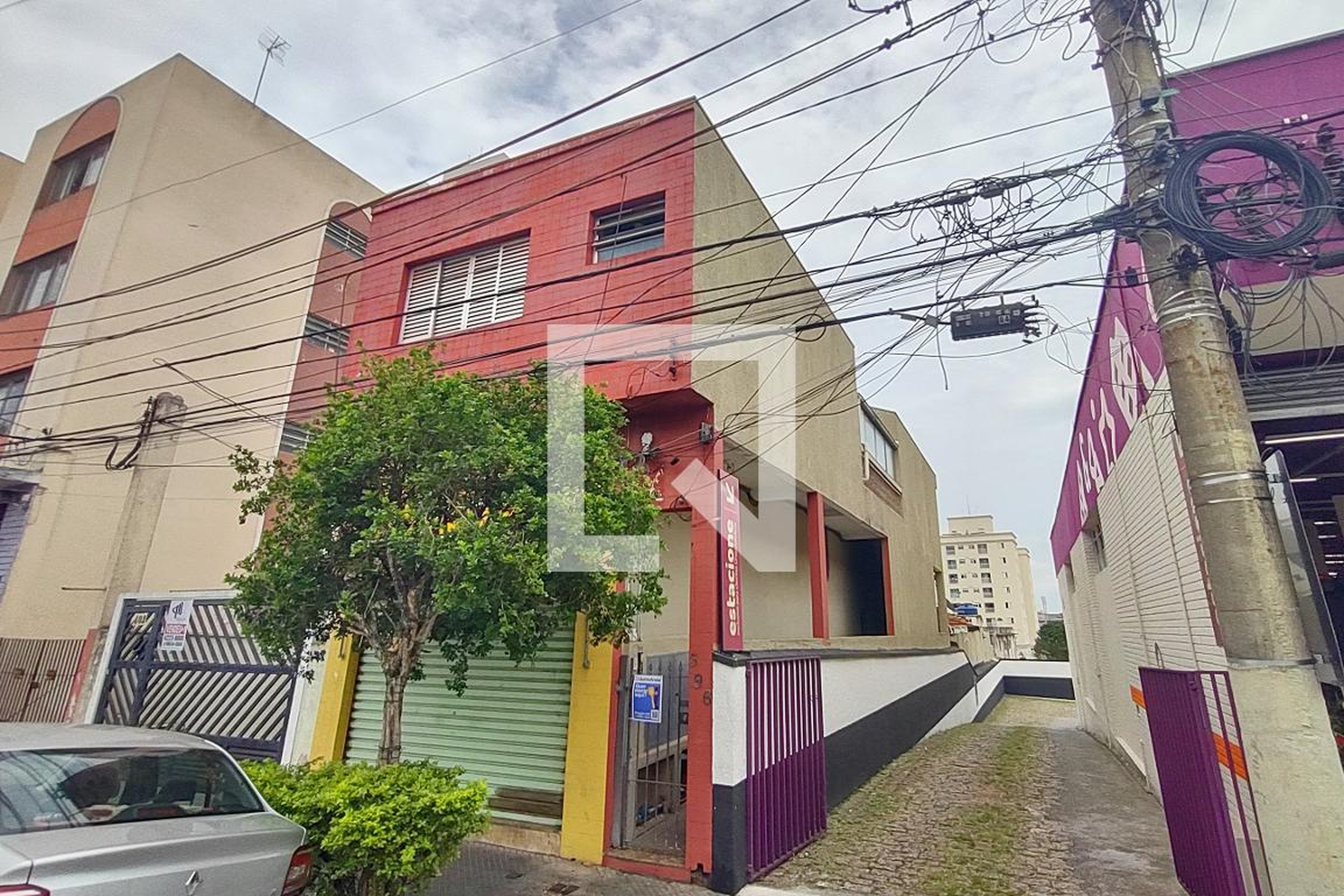 Fachada Condomínio em Rua Taipas, 396