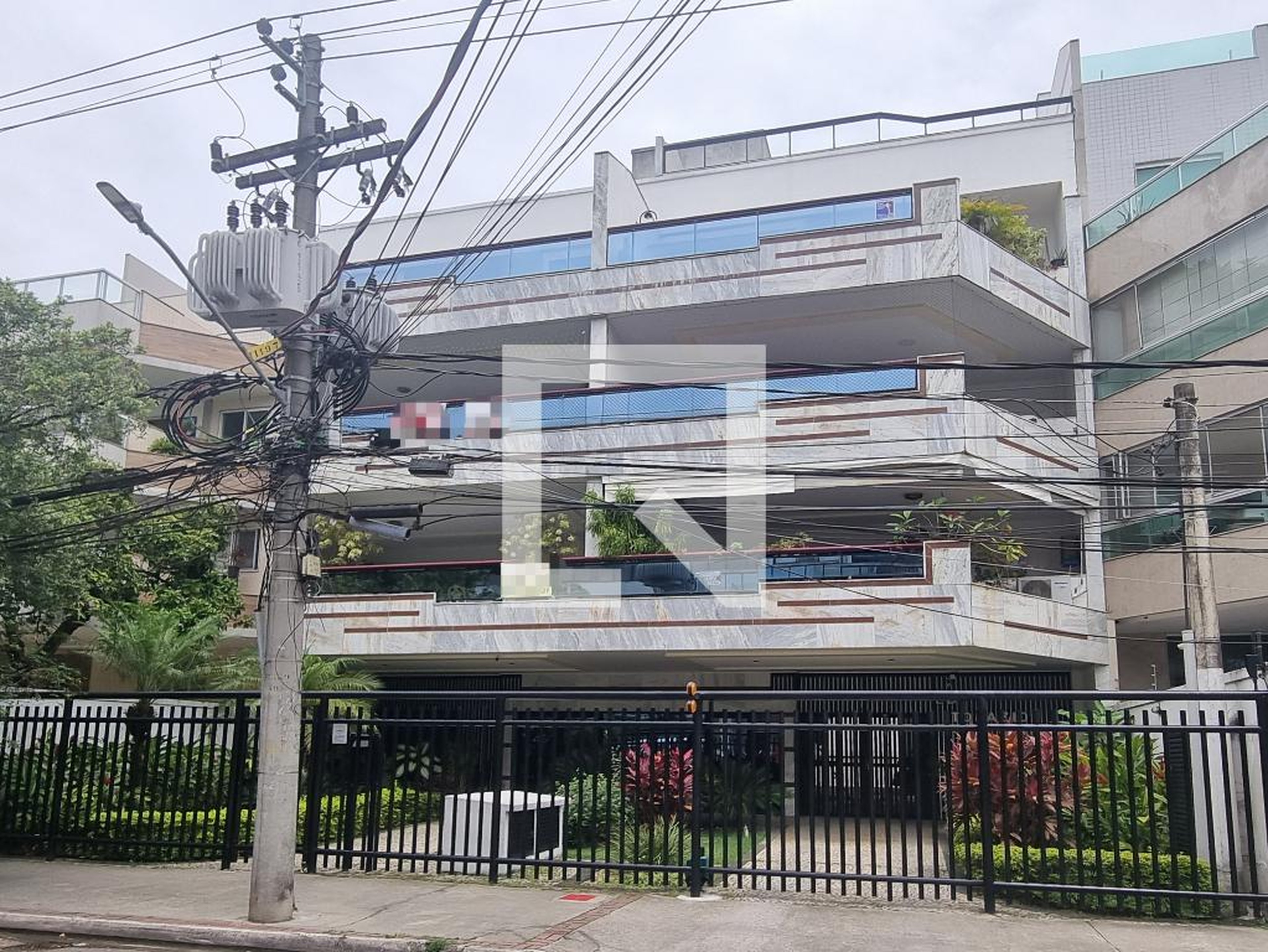 Fachada do Prédio Condomínio em Rua Roberval Cordeiro de Farias, 441