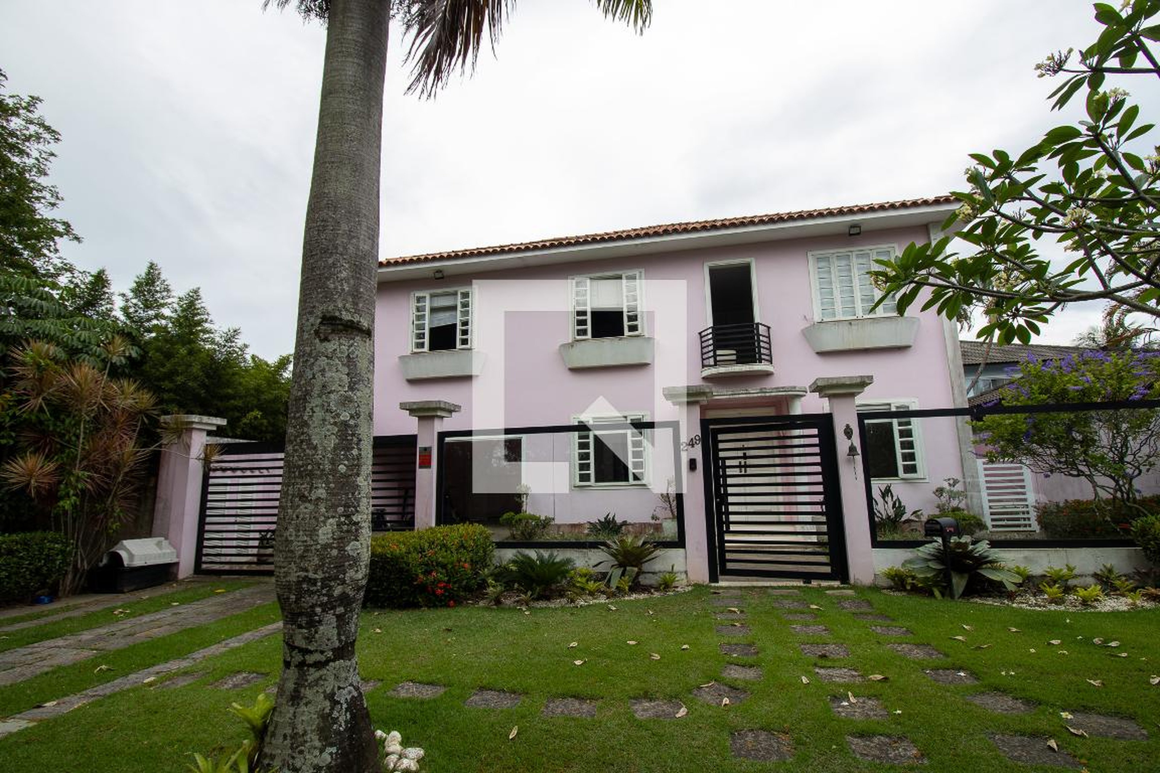 Fachada Condomínio em Rua José Eiras Pinheiro, 249