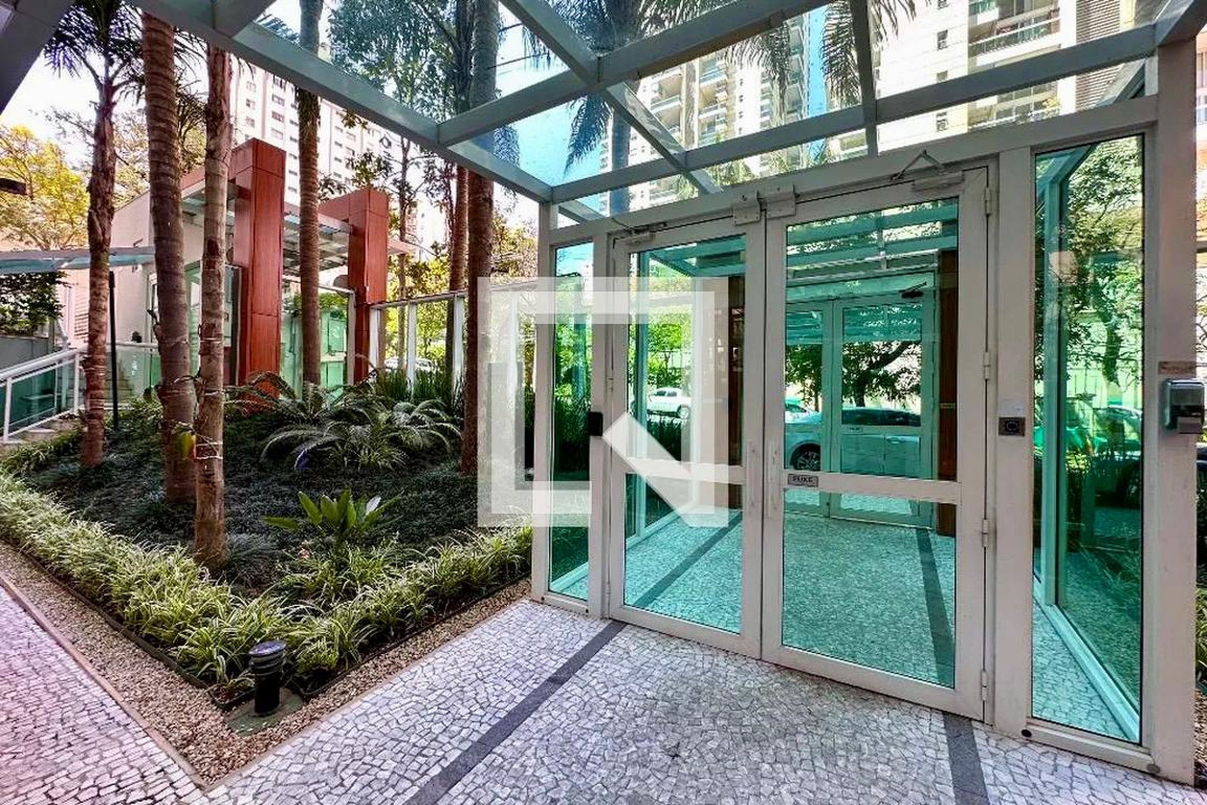 Entrada Condomínio em Rua Constantino de Sousa, 1444