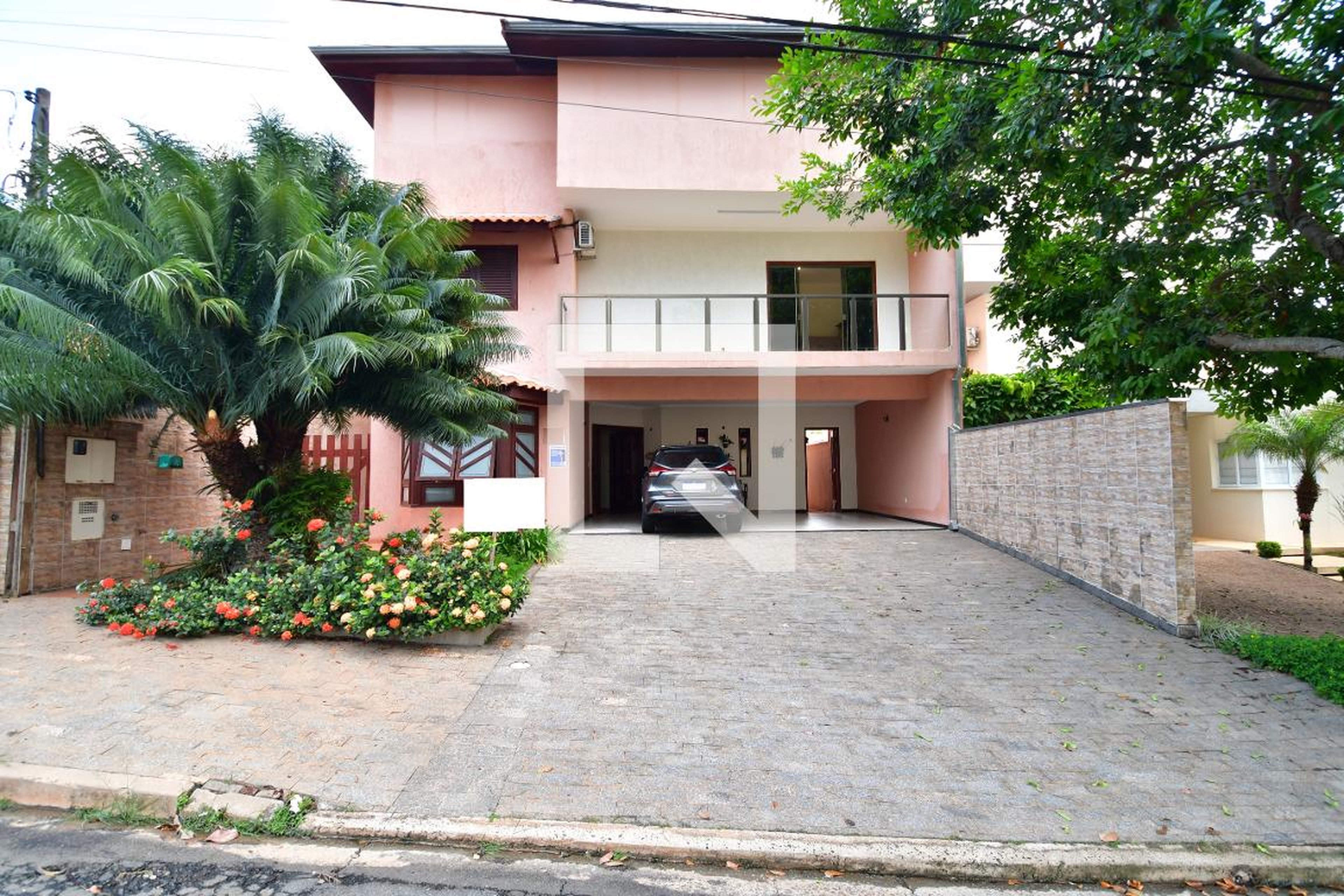 Fachada Condomínio em Rua Irajá, 129