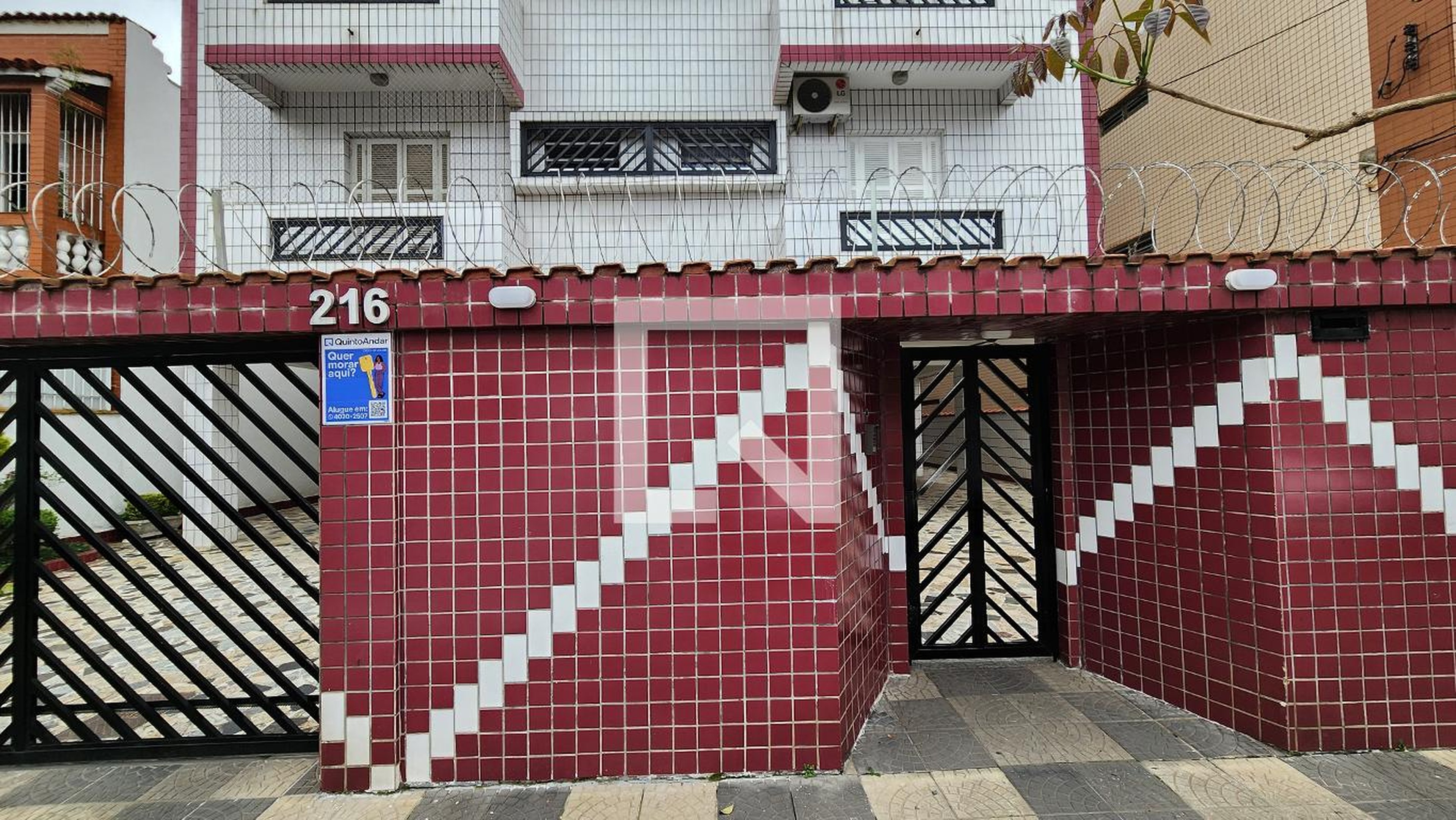 Fachada Condomínio em Rua Barão de Paranapiacaba, 216