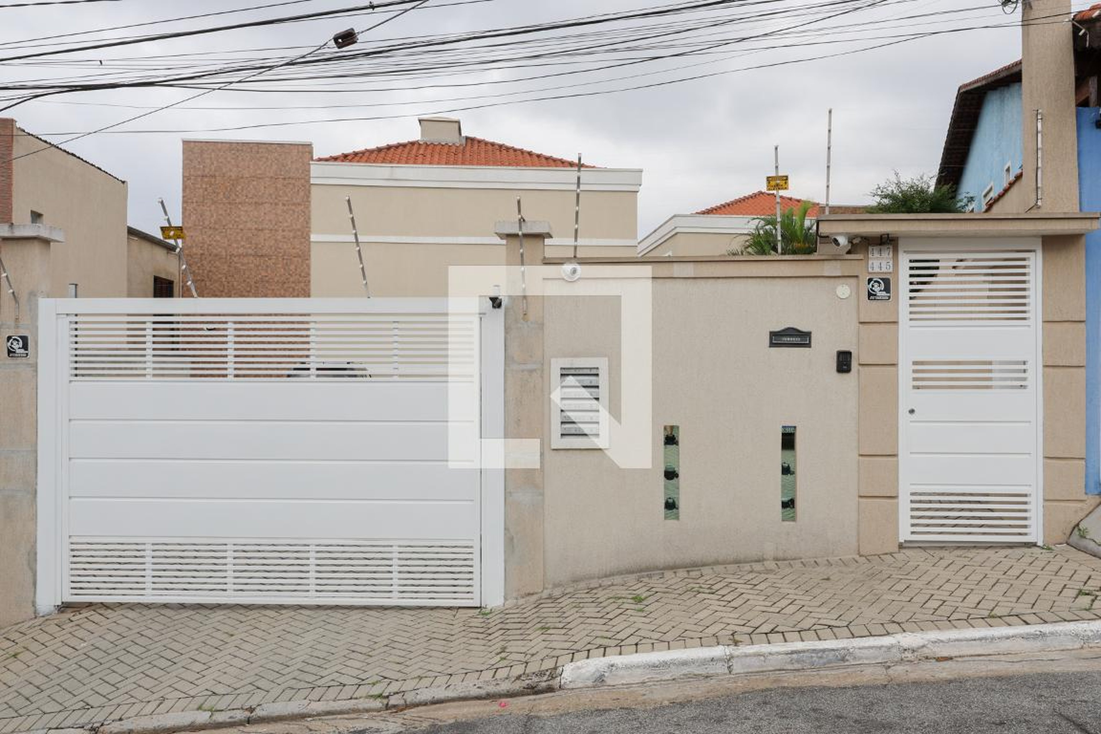 Fachada do condomínio Condomínio em Rua Coronel Gonzaga de Carvalho, 445