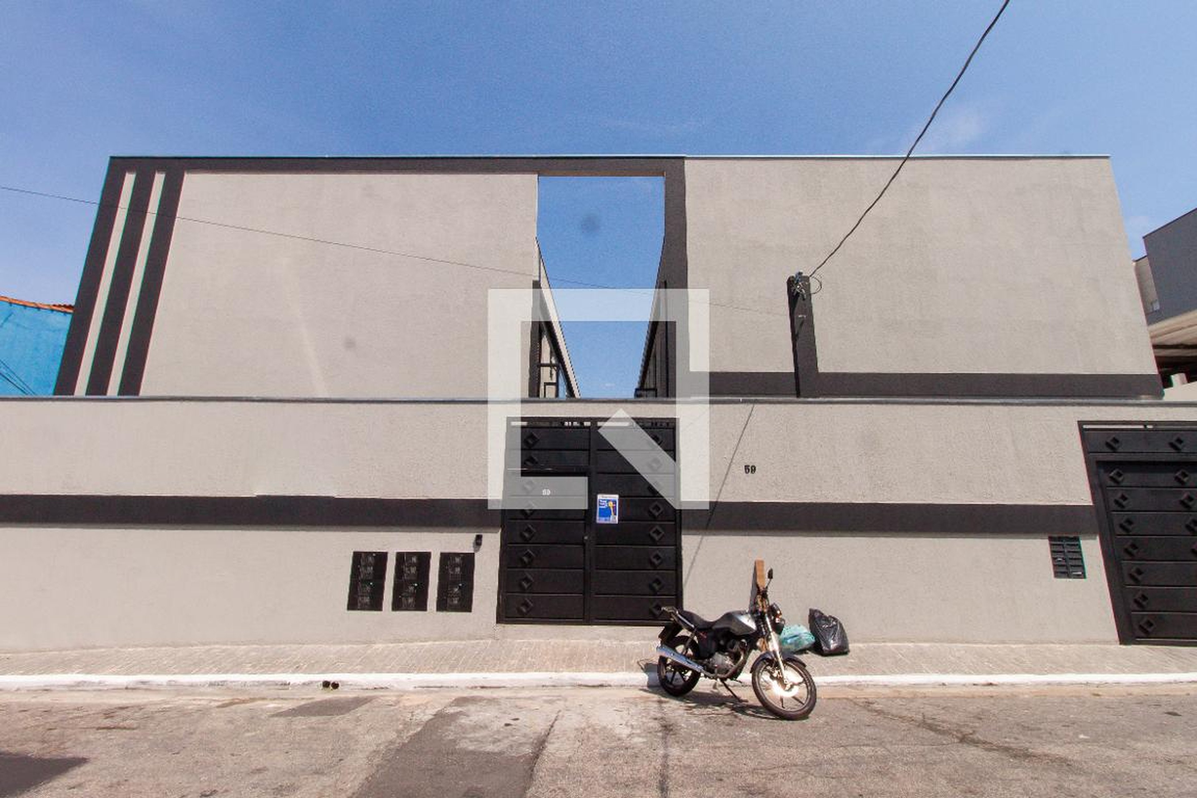 Fachada Condomínio em Rua Ângelo Agostini, 59