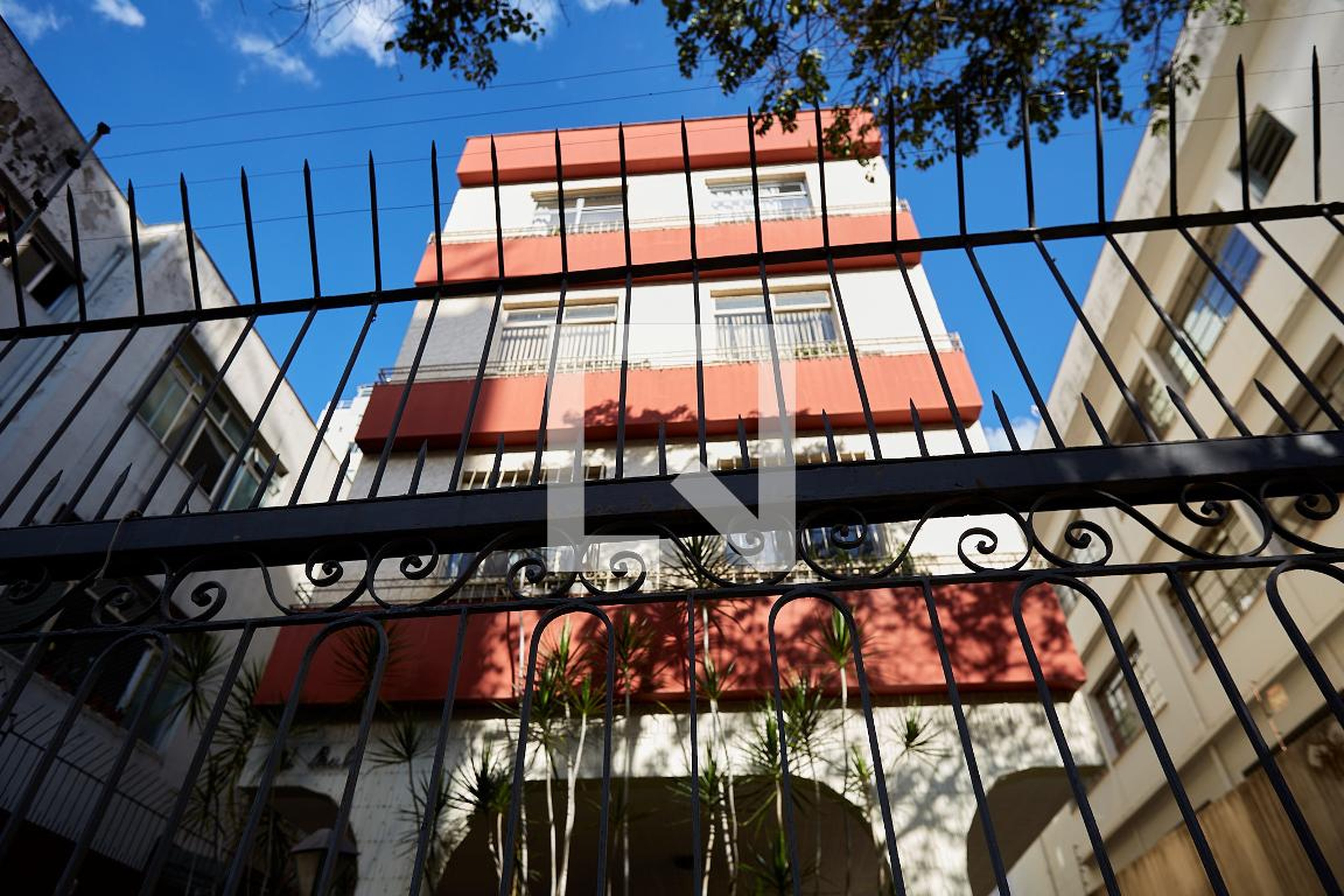 Fachada Condomínio em Rua Pium-Í, 302