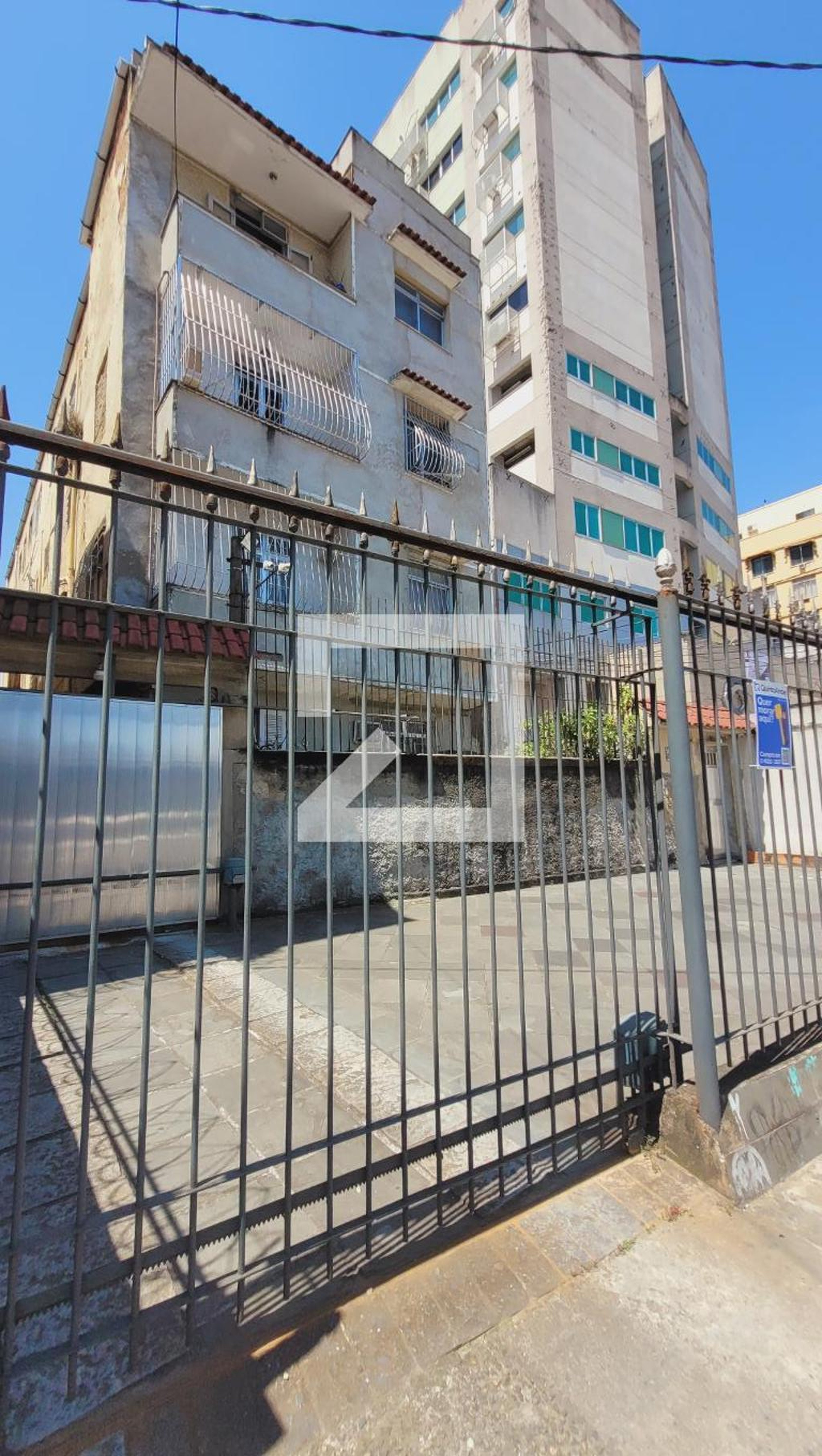 Fachada Condomínio em Rua Carolina Machado, 568