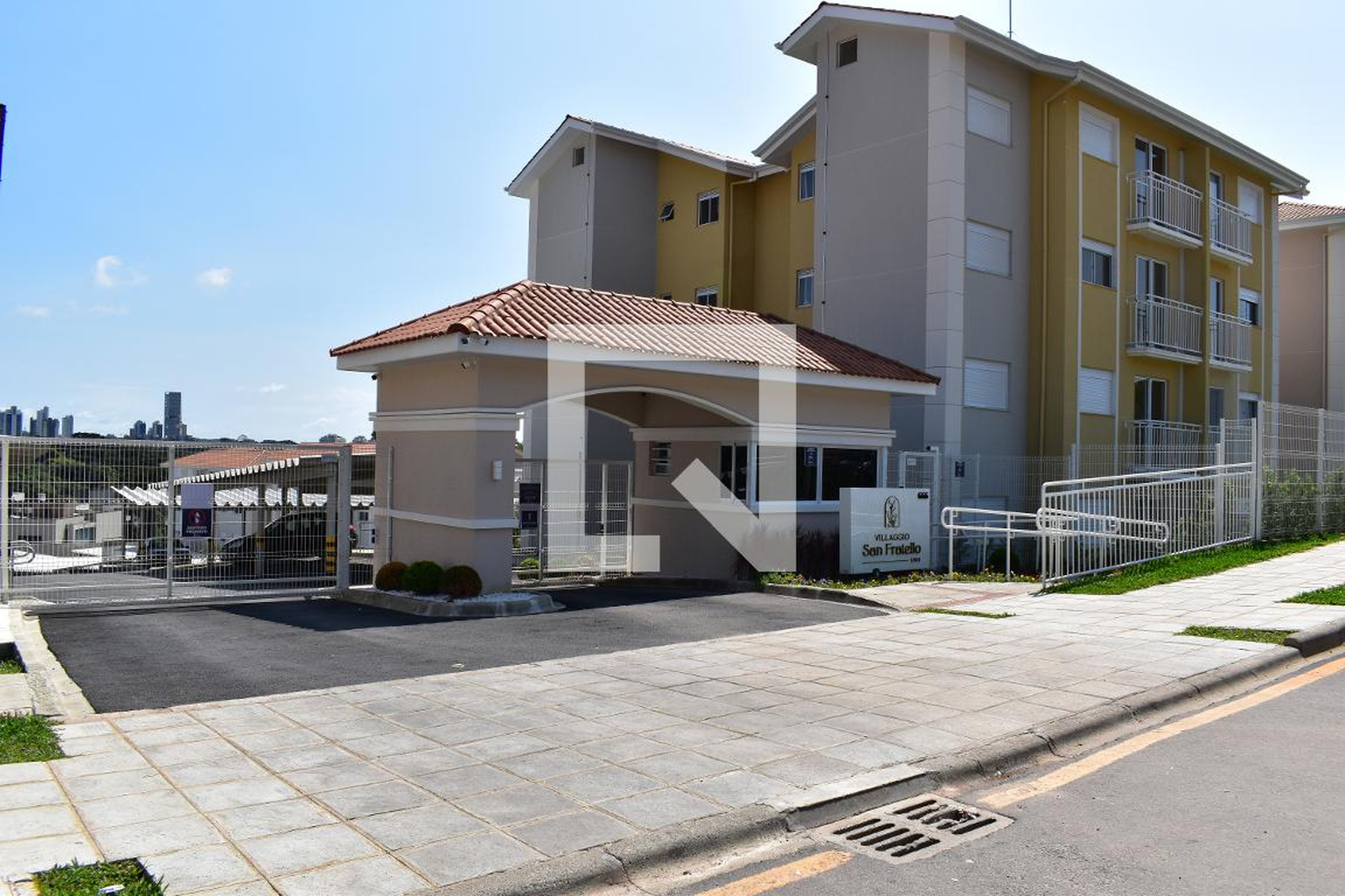 Fachada do condomínio Condomínio em Rua Rosamélia de Oliveira, 666