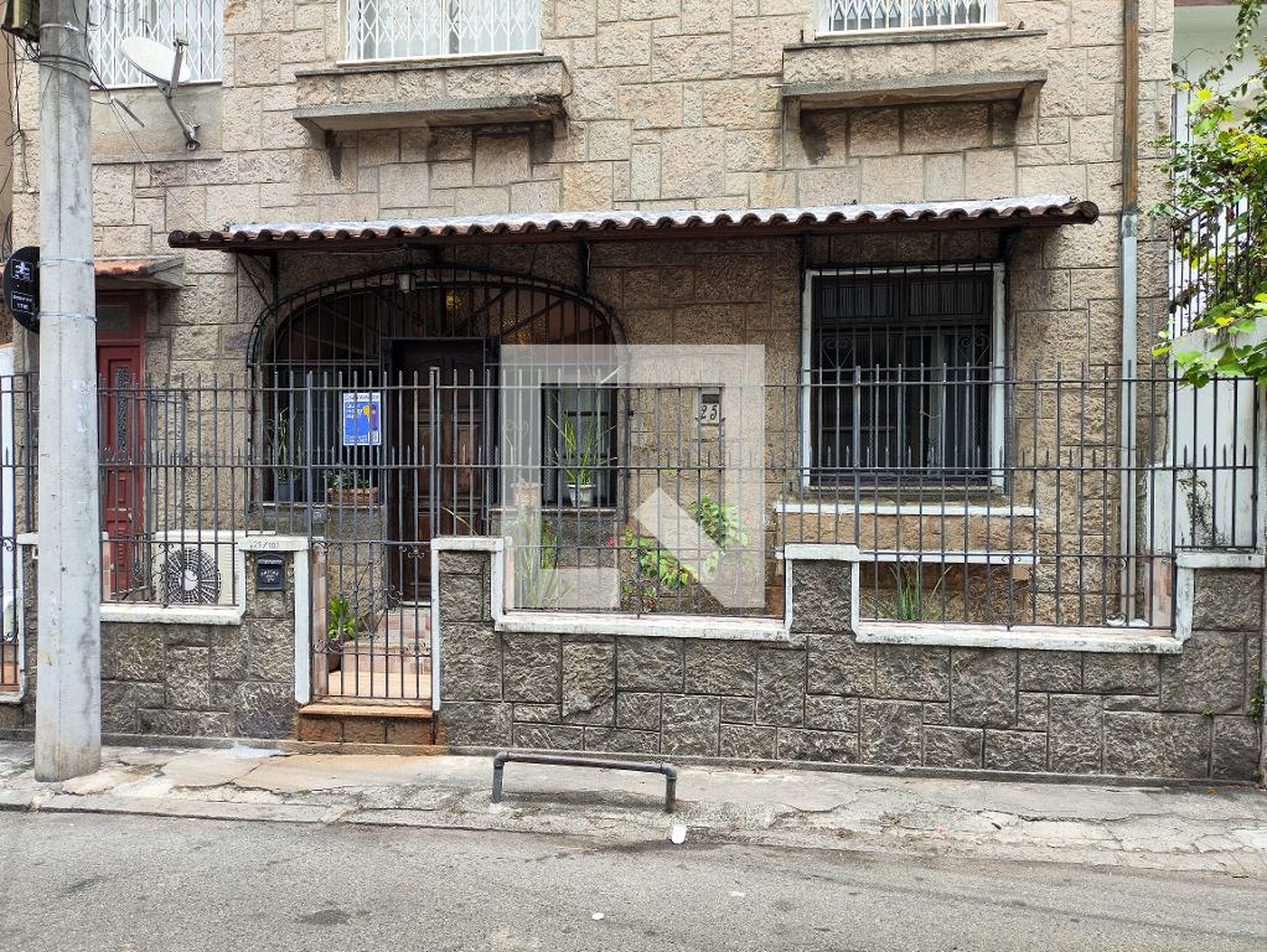 Fachada do Prédio Condomínio em Rua Almirante Gavião, 25