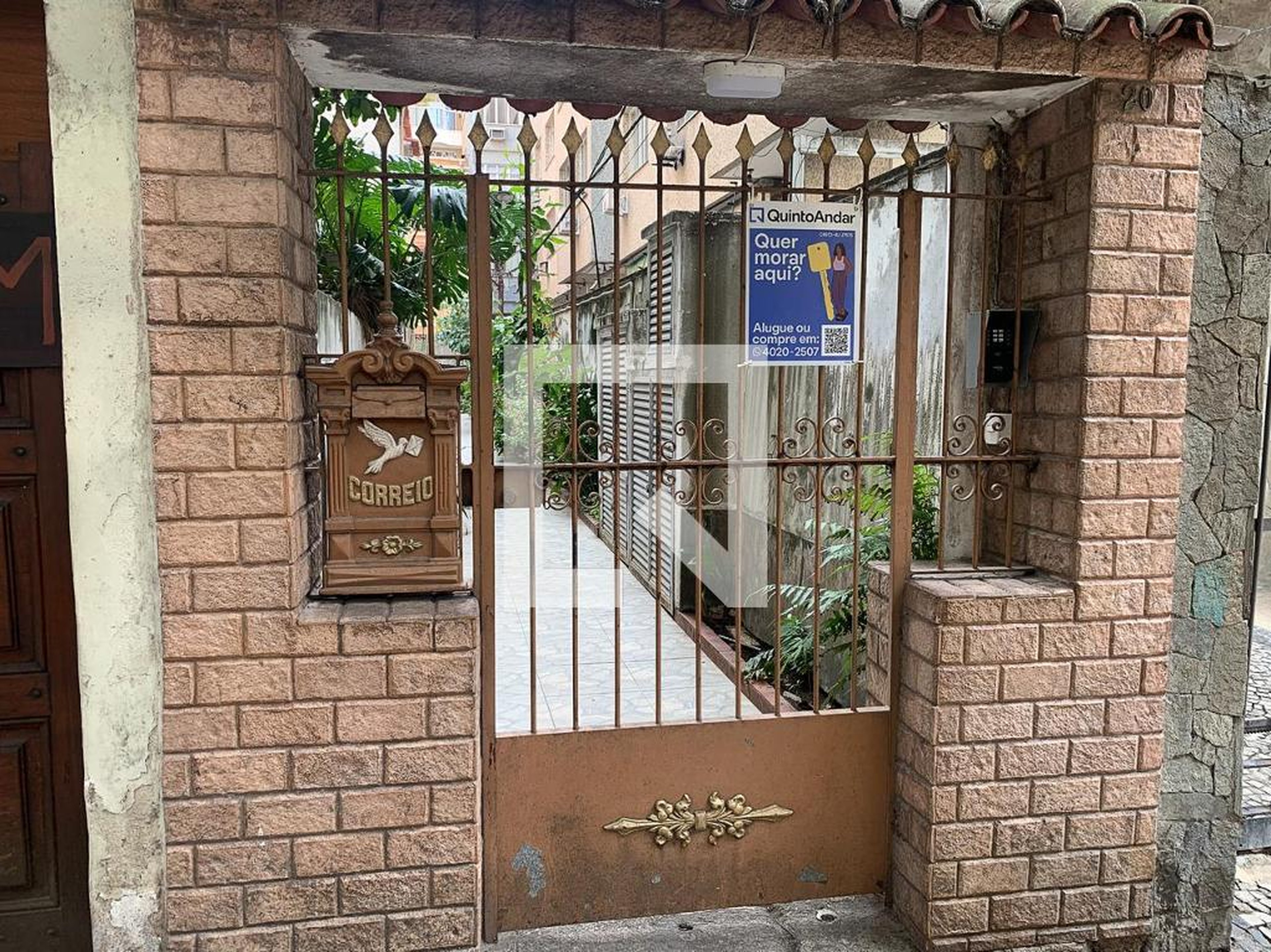 Fachada Condomínio em Rua Rodrigo de Brito, 20