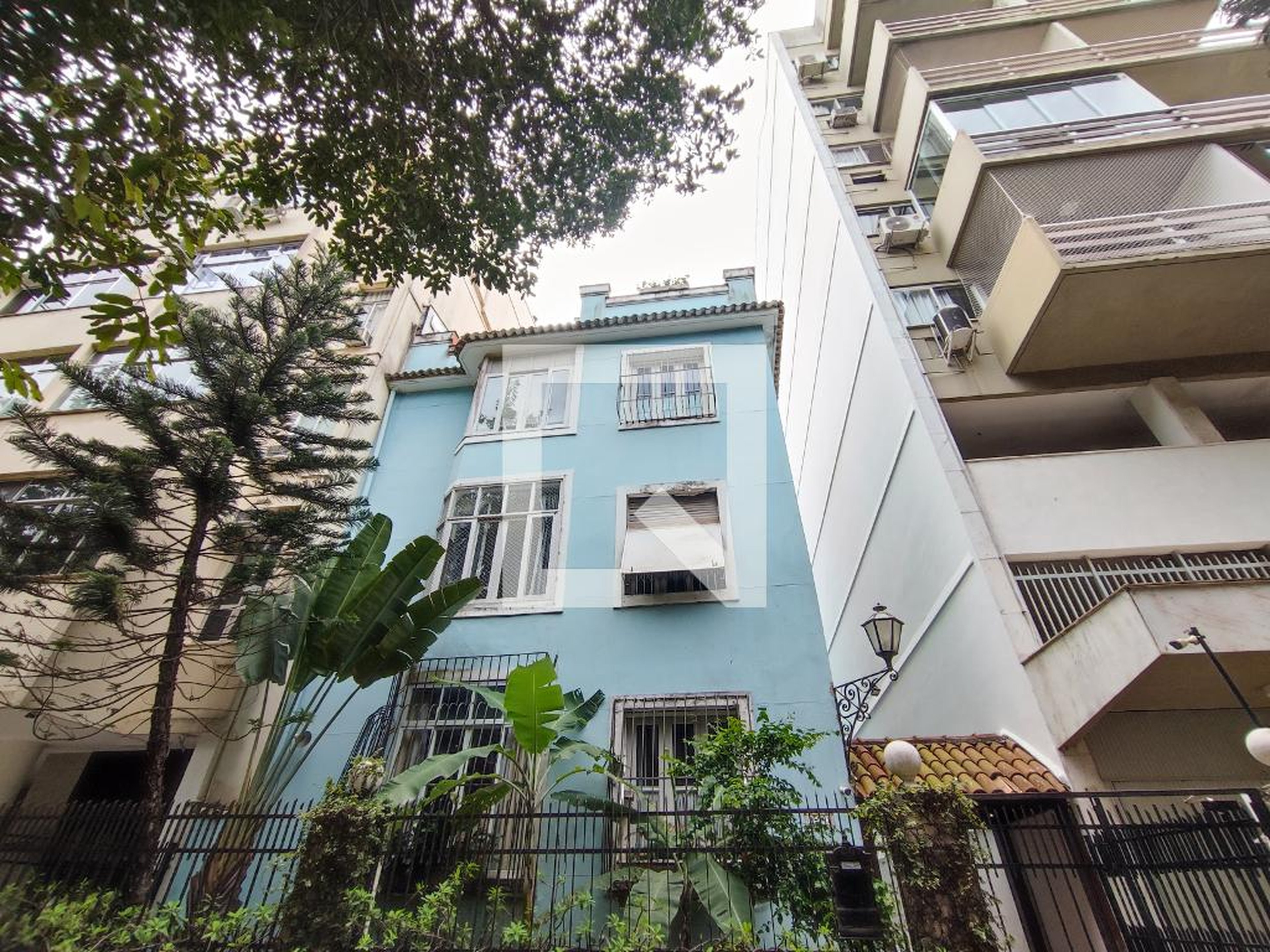 Fachada Condomínio em Rua Nascimento Silva, 130