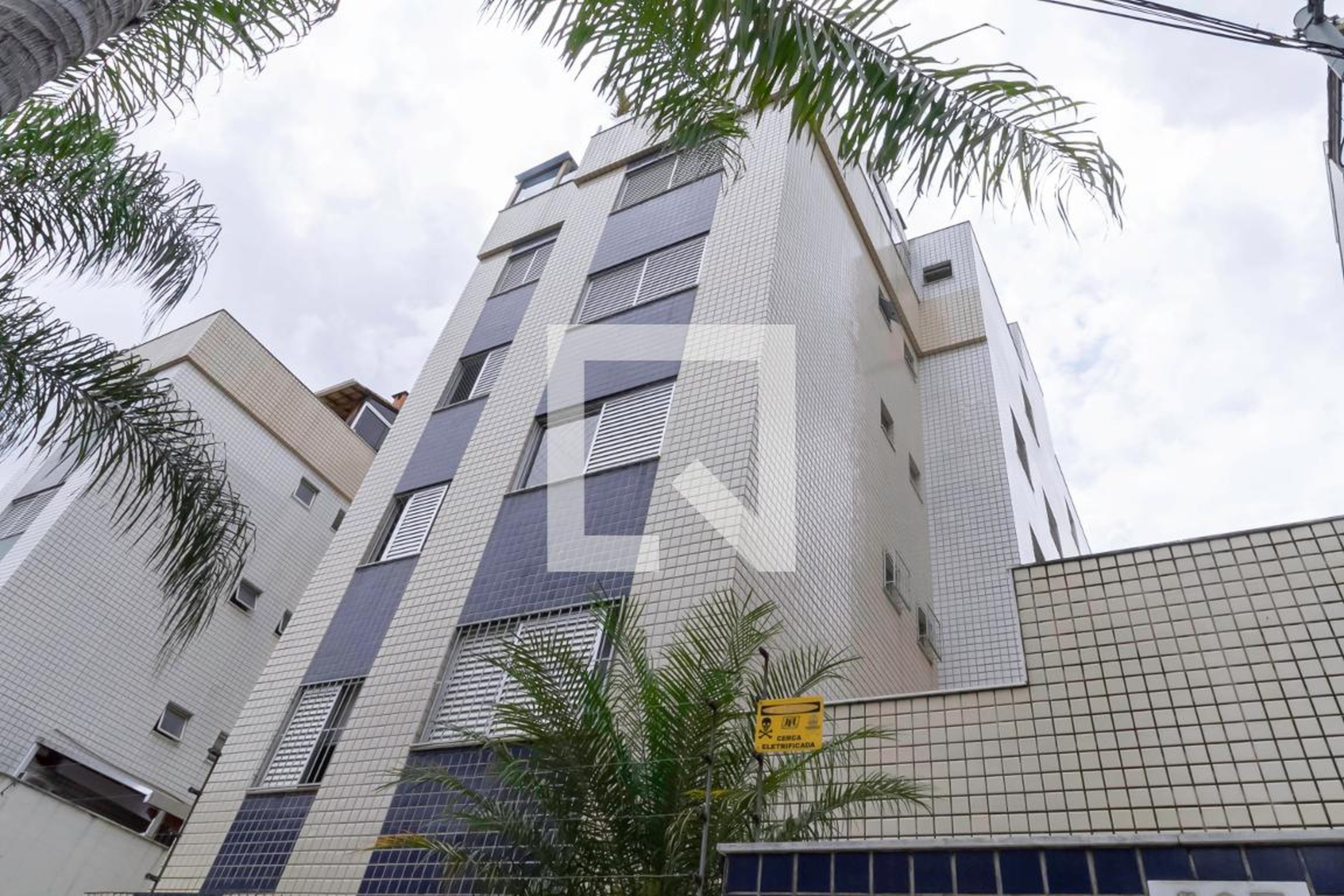 Fachada Condomínio em Rua Francisco Magalhães Gomes, 107