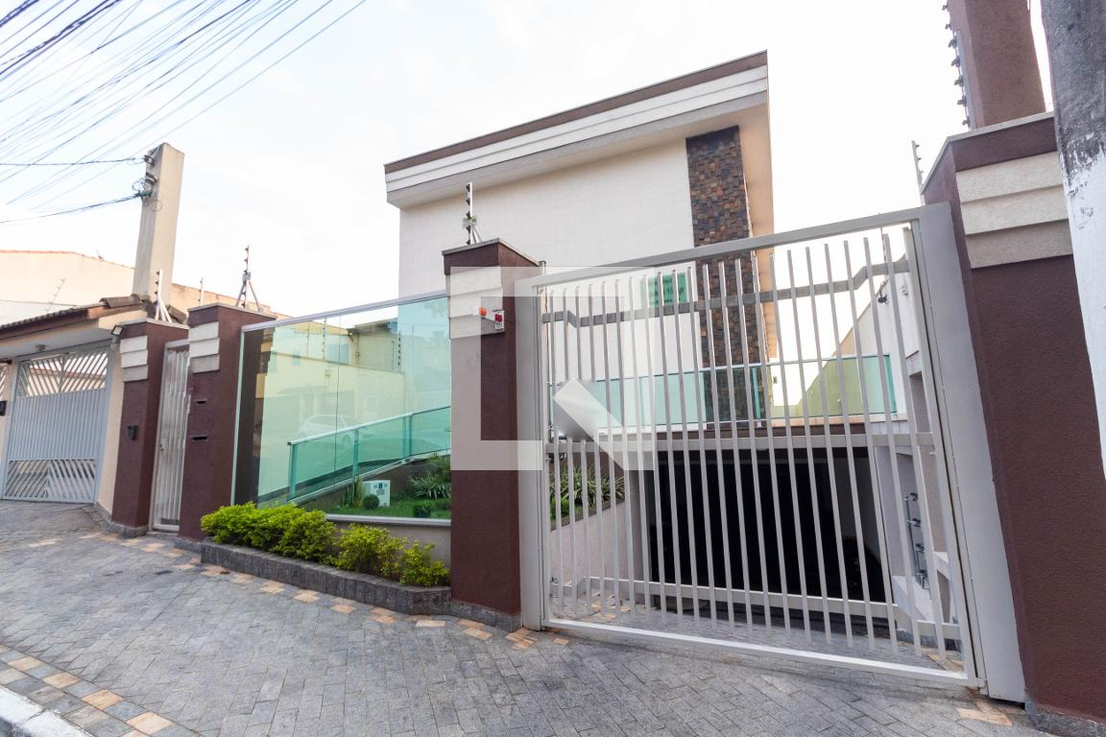 Fachada do condomínio Condomínio em Rua Piquinhu, 328