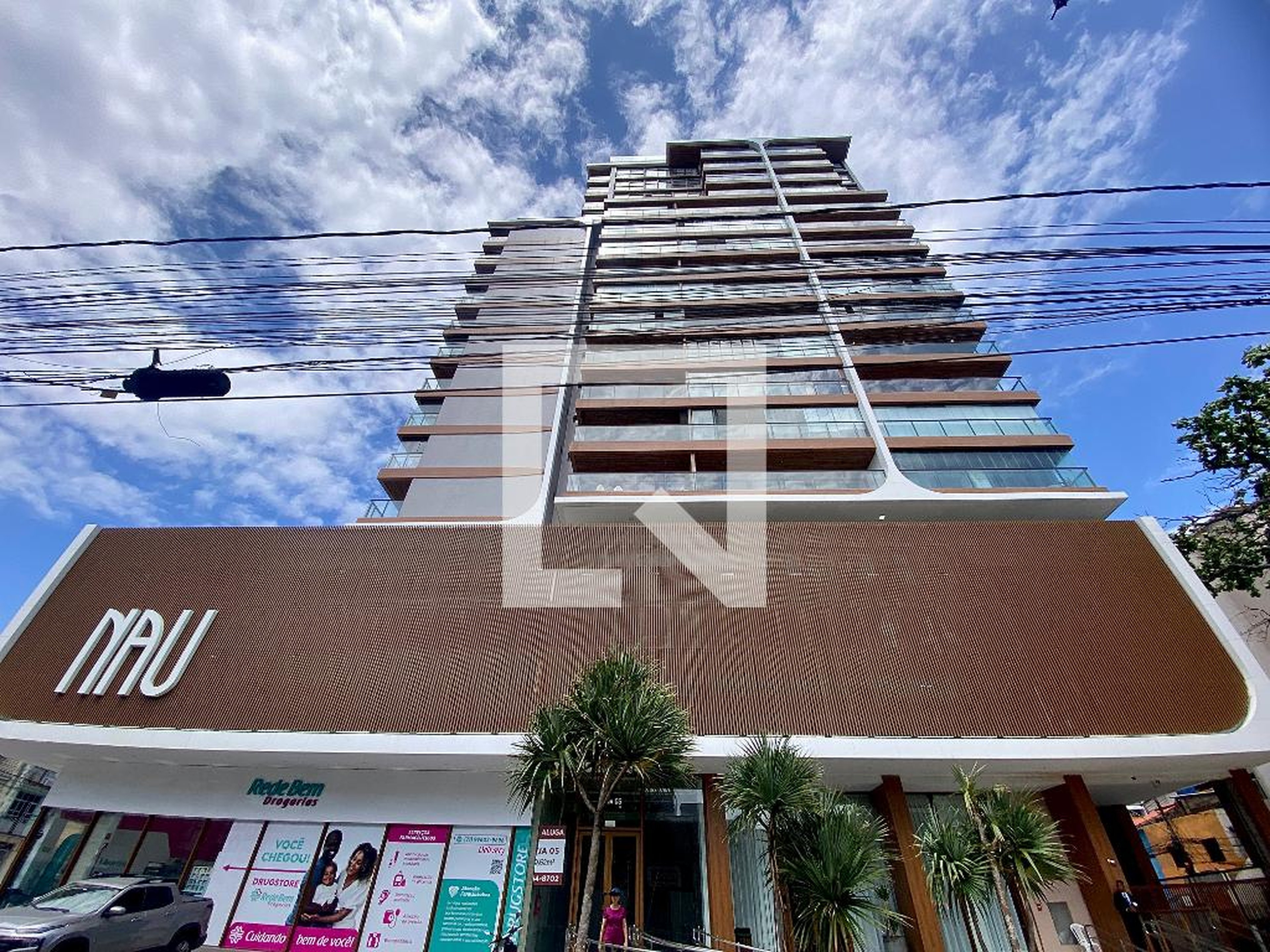 Fachada Condomínio em Rua Alfredo Magalhães, 230