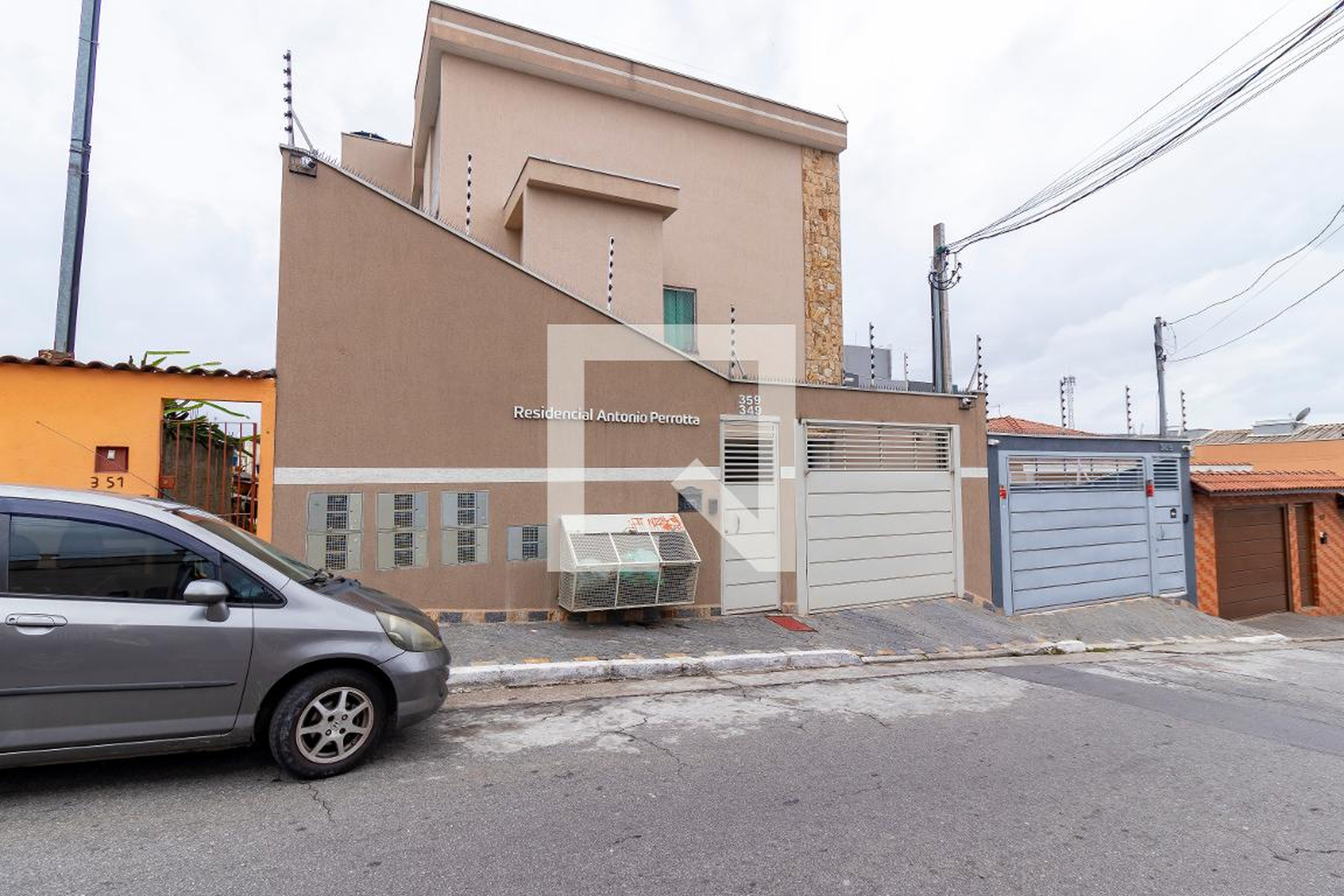 Fachada Condomínio em Rua Padre Antão Jorge, 349