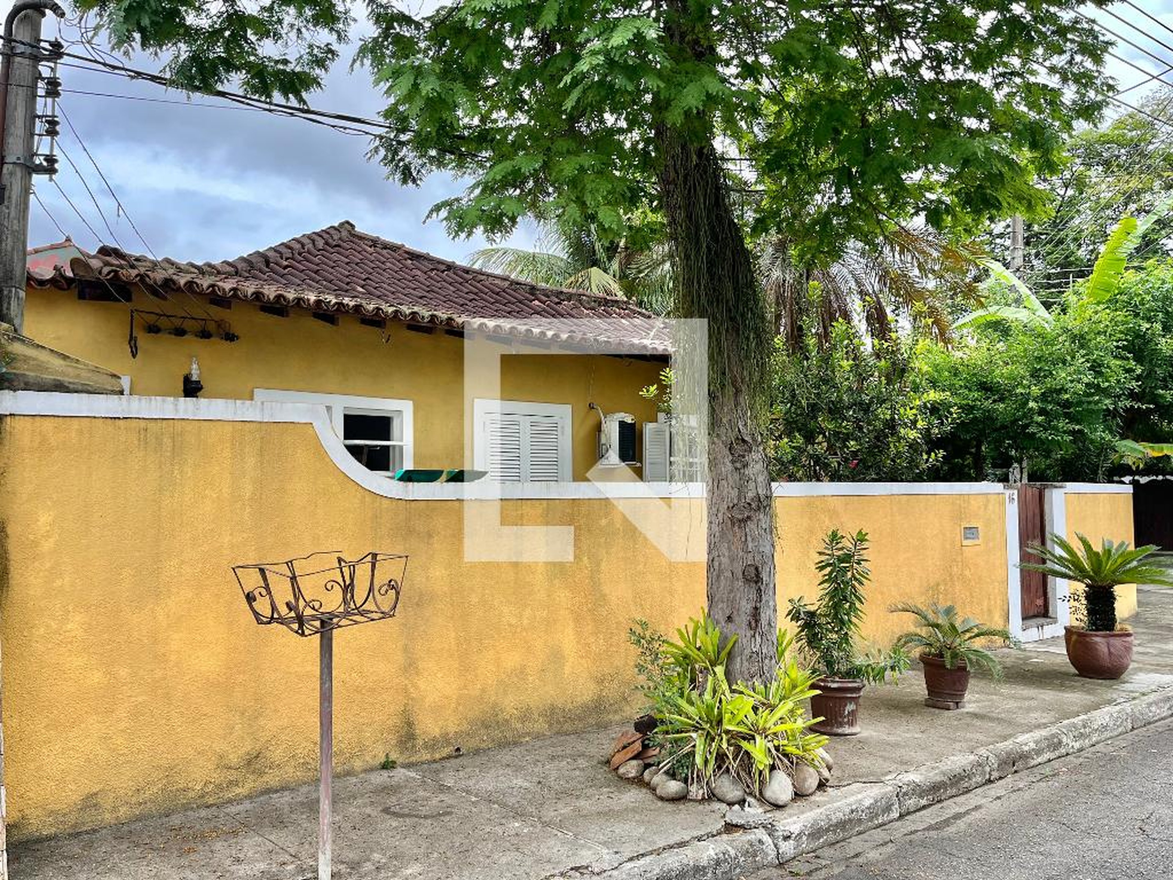 Fachada Condomínio em Rua Jaime Rollemberg, 16