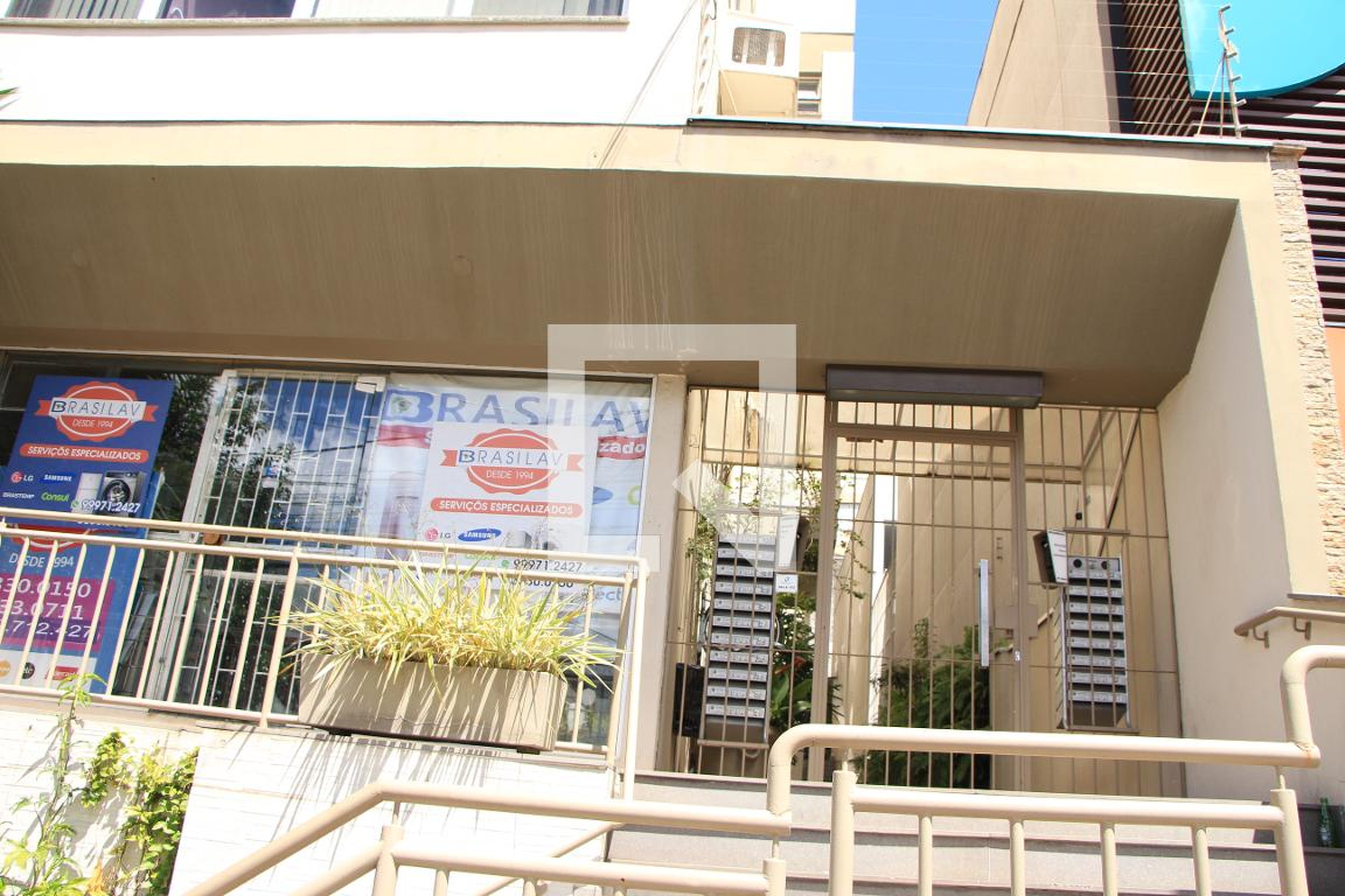 Fachada Condomínio em Rua Vicente da Fontoura, 2642