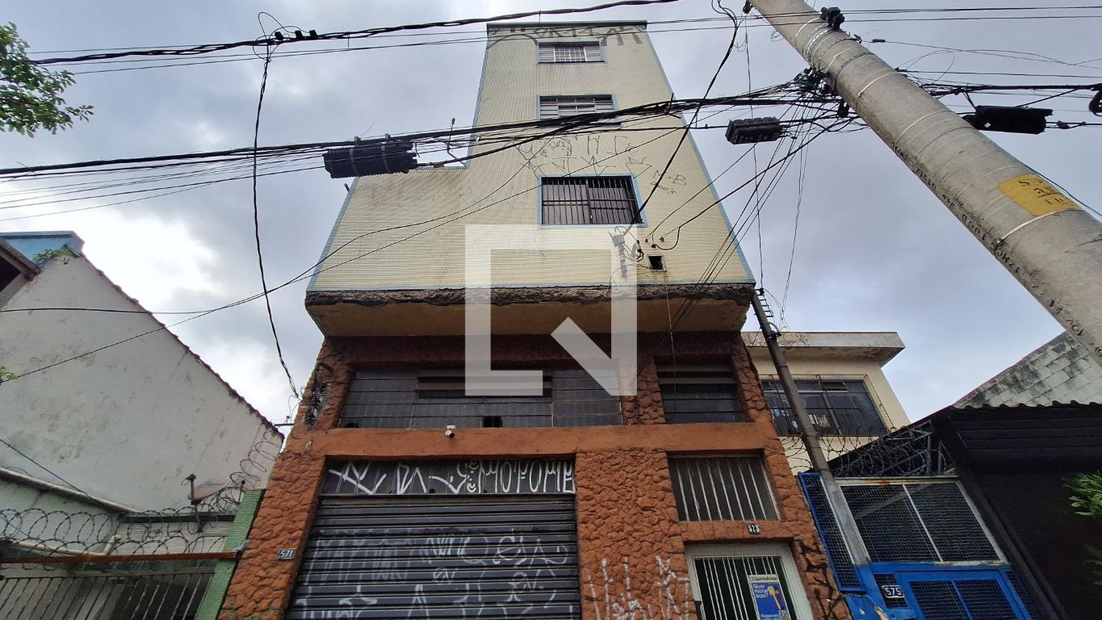 Fachada Condomínio em Rua Sérgio Tomás, 574