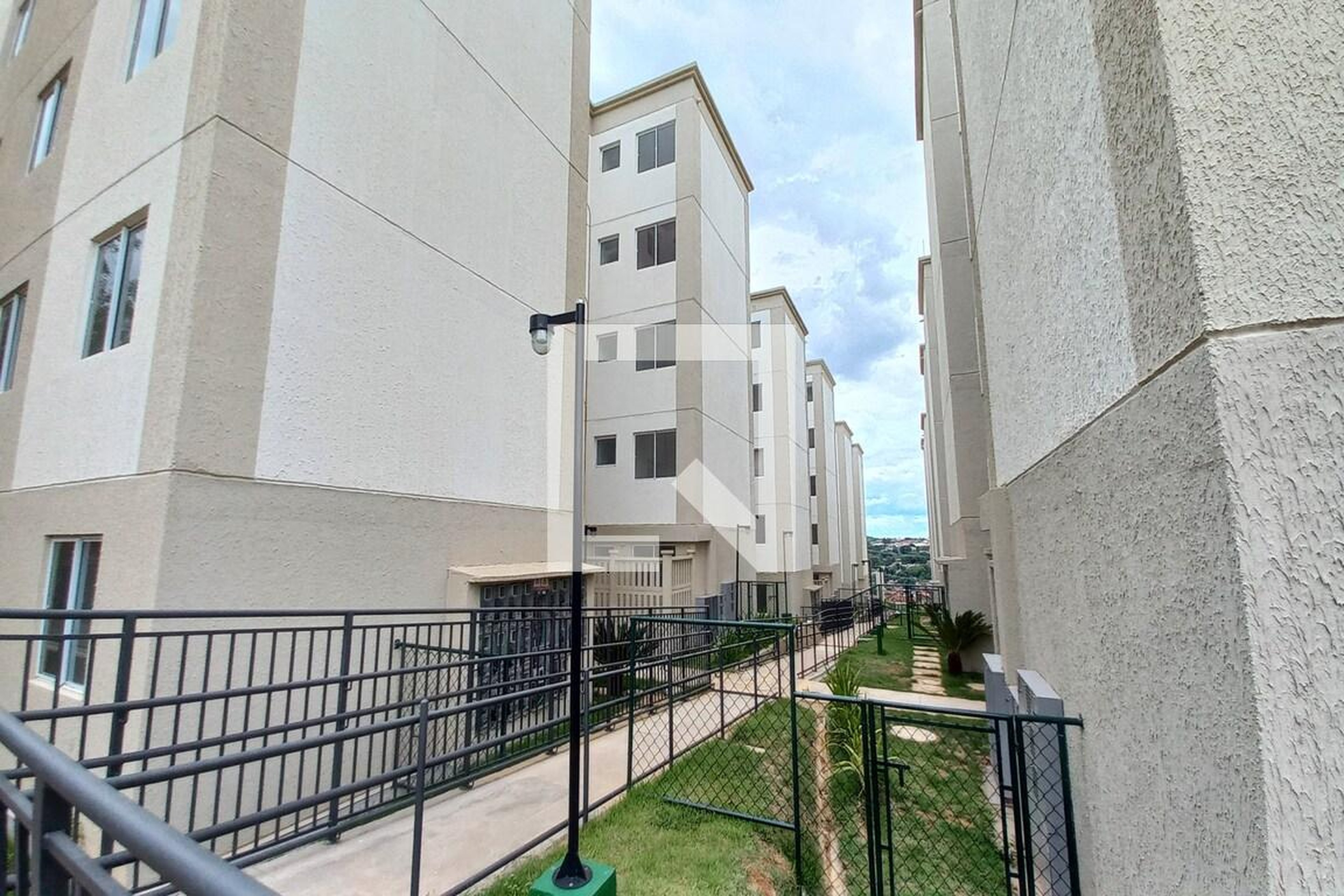 Fachada do Prédio Condomínio em Rua Gertrúdes Môro Rossin, 297