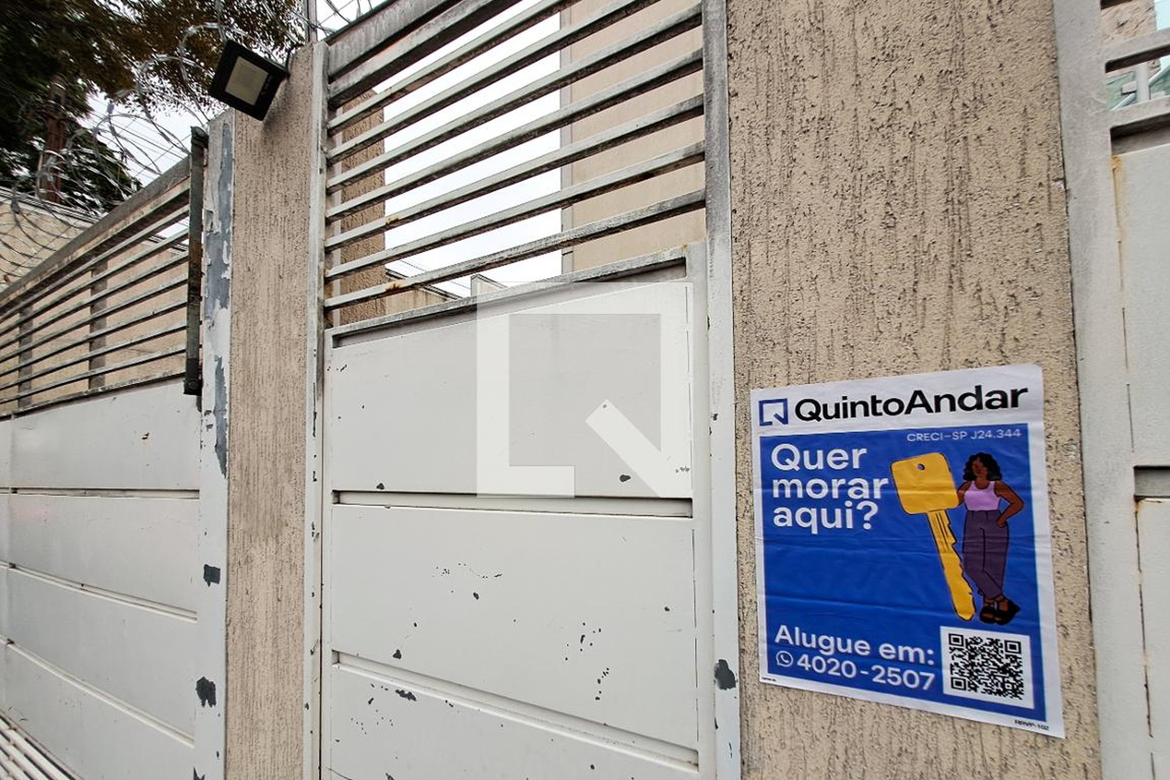 Fachada Condomínio em Rua Gilda Azevedo, 12