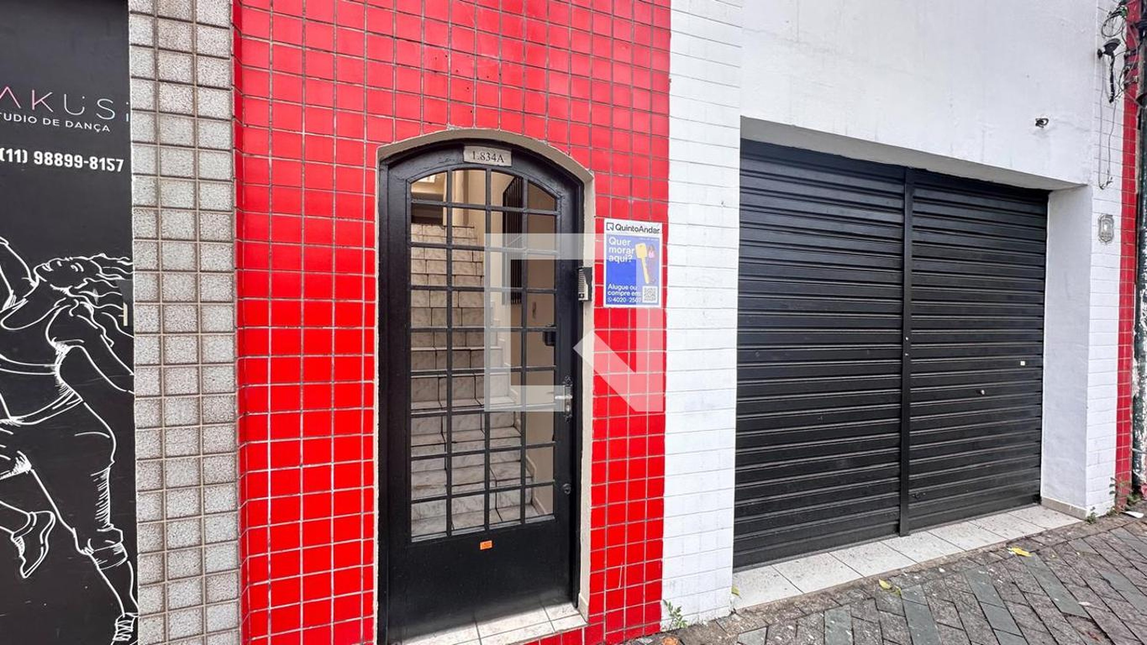 Entrada Condomínio em Rua Lino Coutinho, 1834