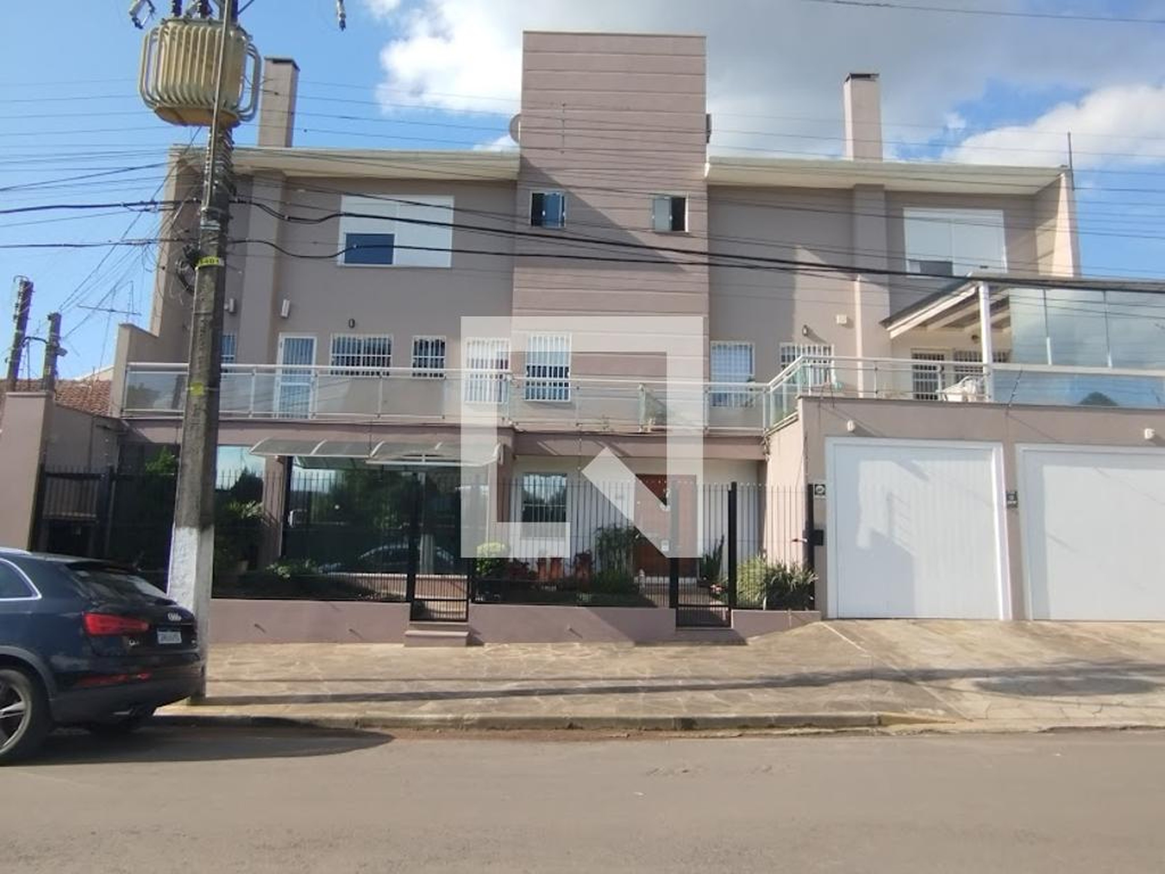 Fachada Condomínio em Rua Vinte e Um de Agosto, 441