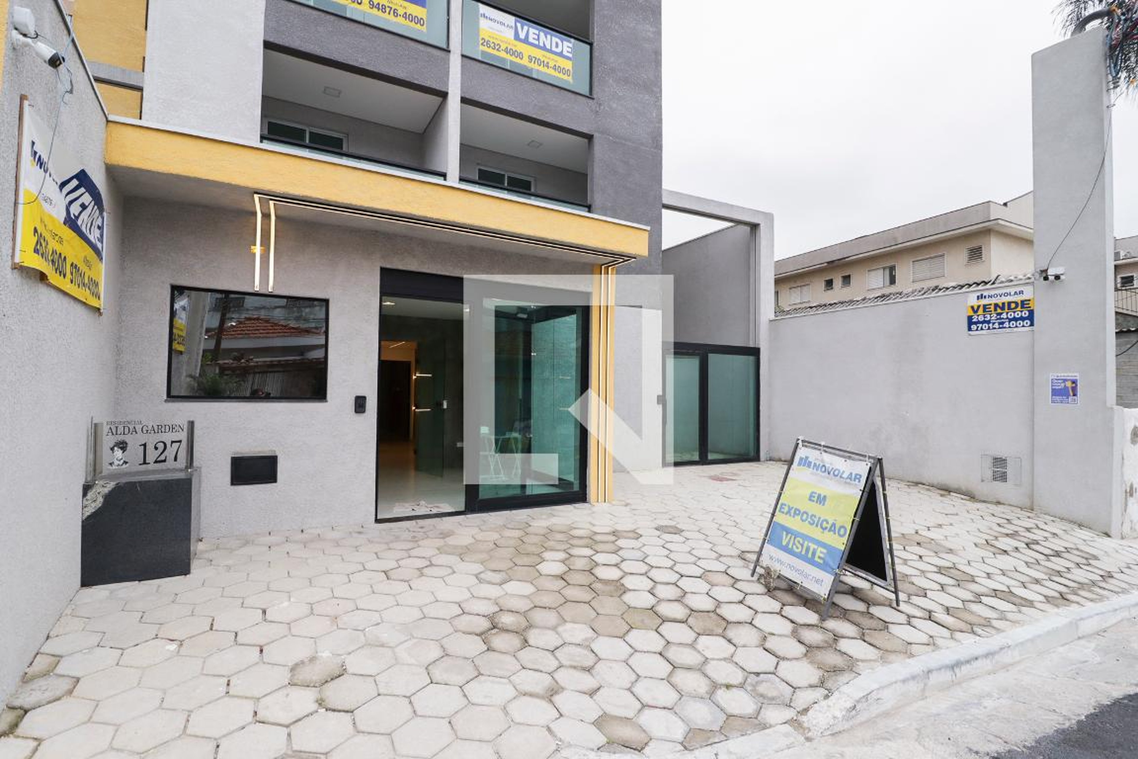 Fachada Condomínio em Rua Márcio Humberto Gandolpho, 137