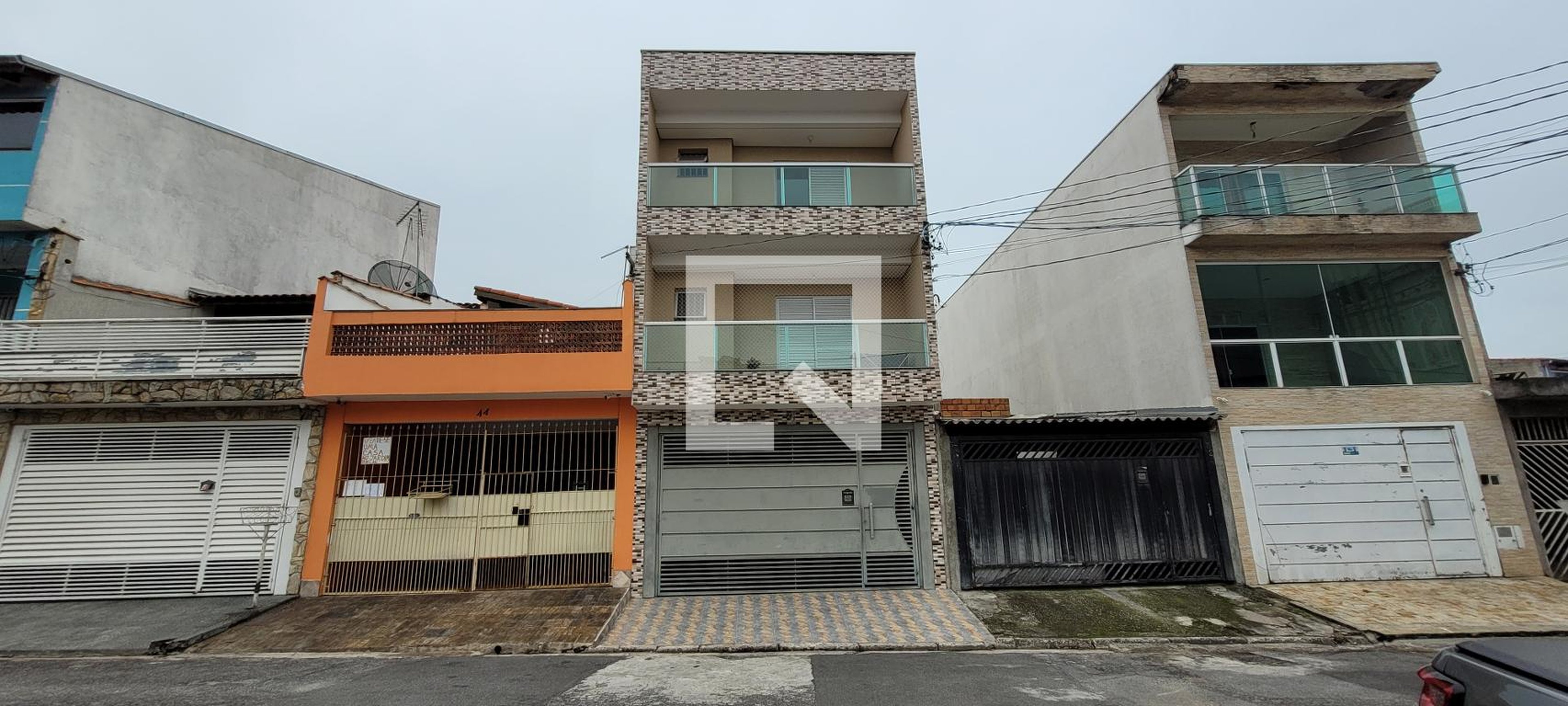 Fachada do Prédio Condomínio em Rua Rafael Ferreira de Barros, 38