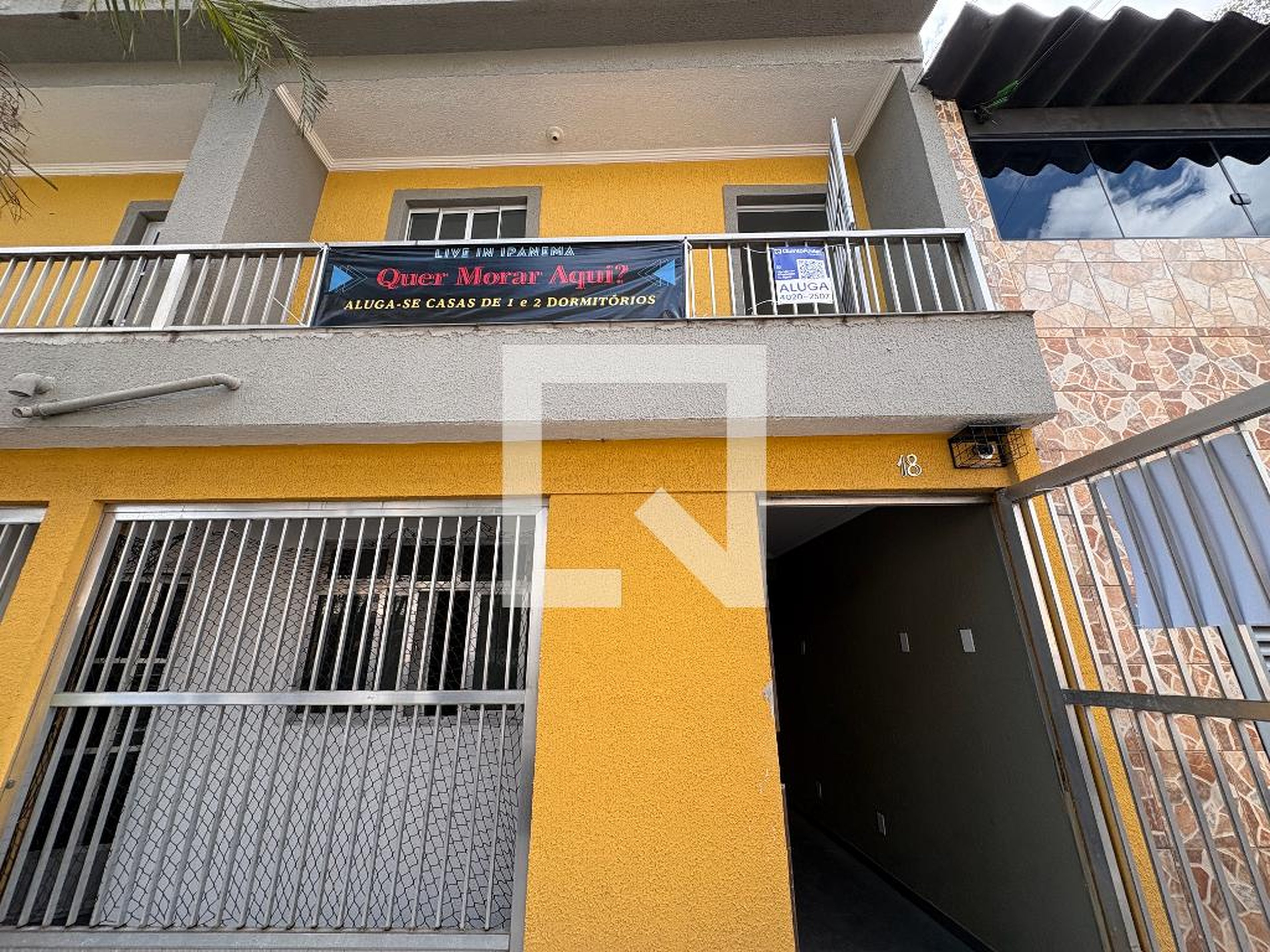 Fachada Condomínio em Rua Jacinto Estivão, 18