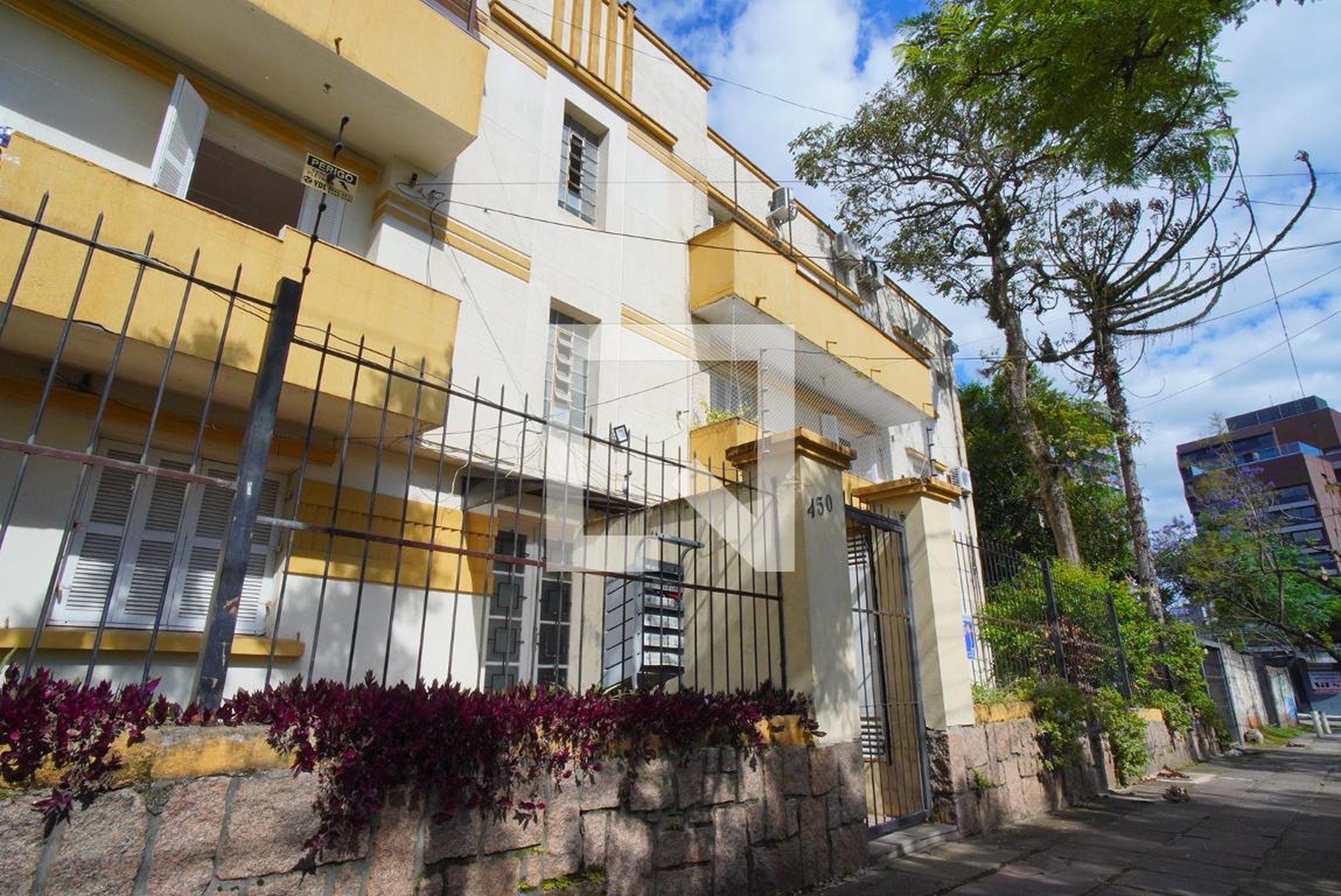 Fachada Condomínio em Rua Doutor Florêncio Ygartua, 450