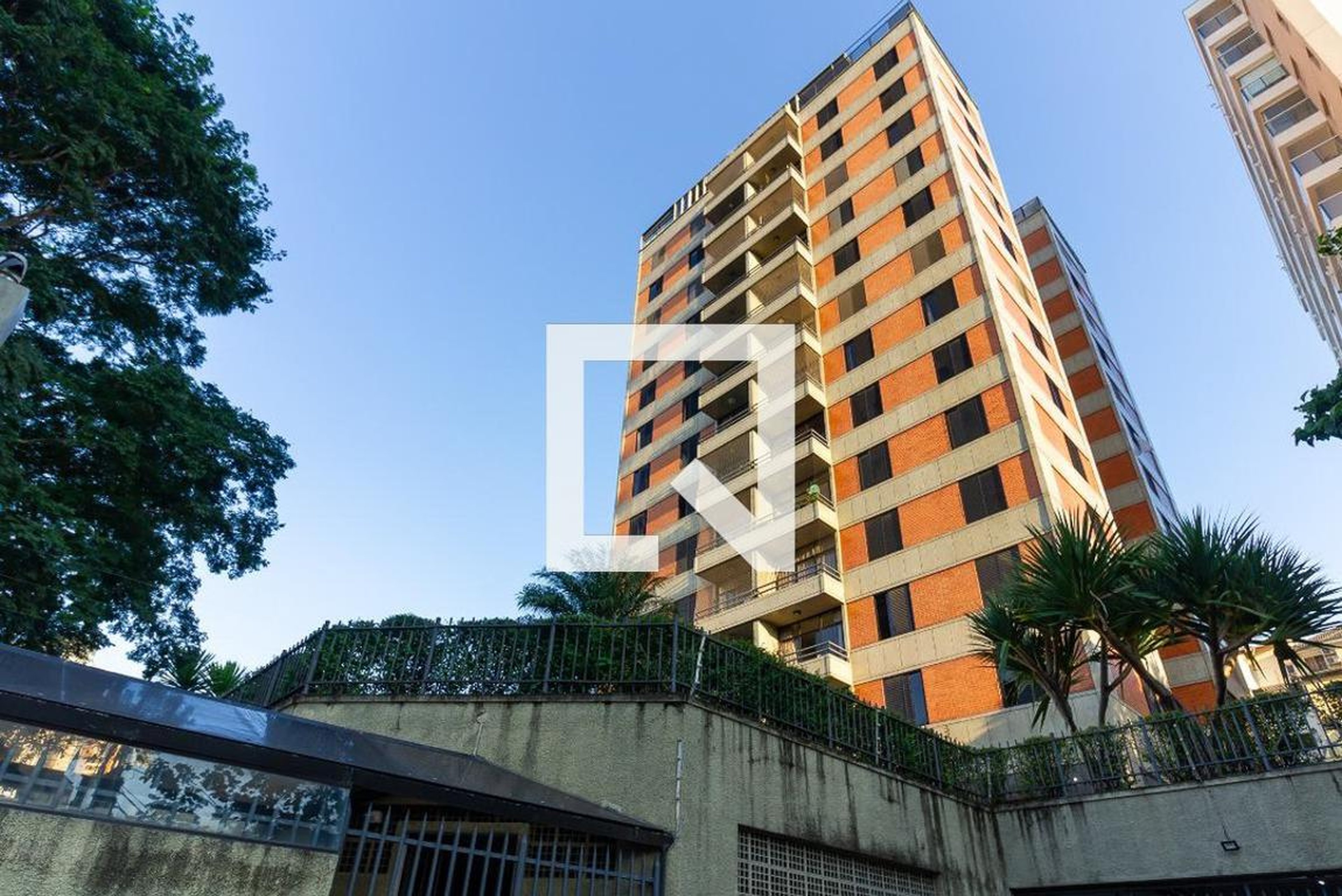 Fachada Condomínio em Rua Doutor Miranda de Azevedo, 251