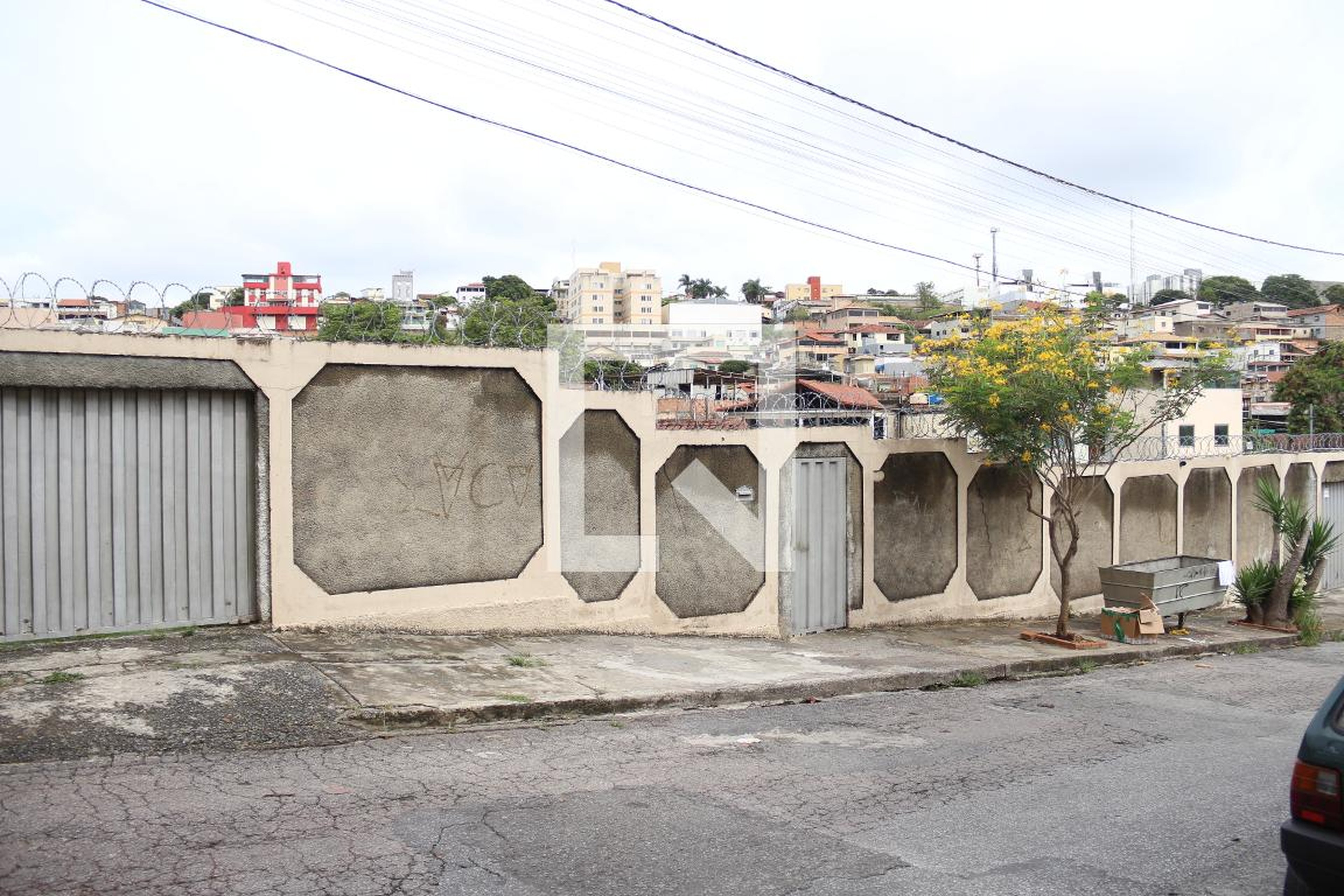 Fachada Condomínio em Rua Ibertioga, 545