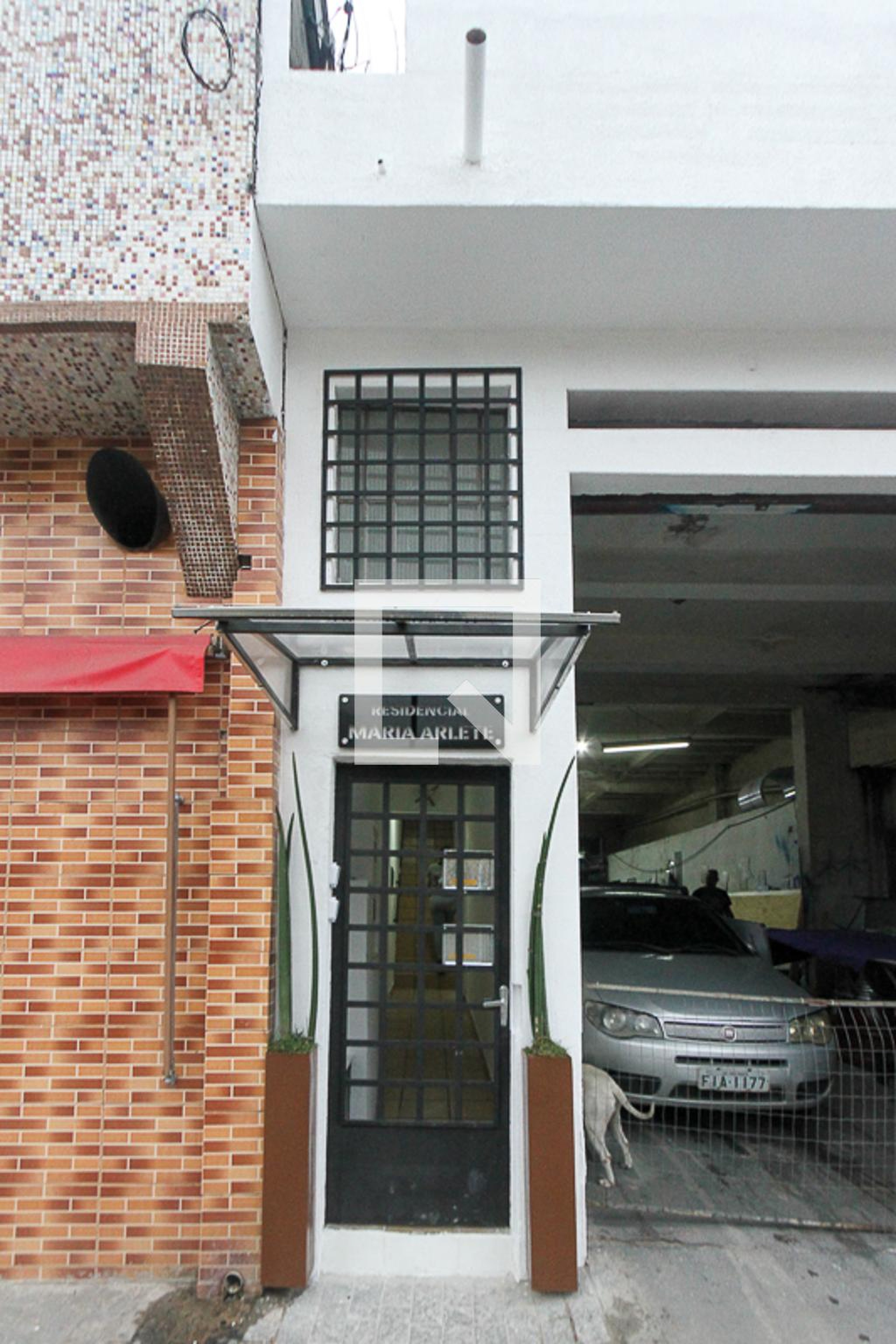 Fachada Condomínio em Rua Júlio Parigot, 733