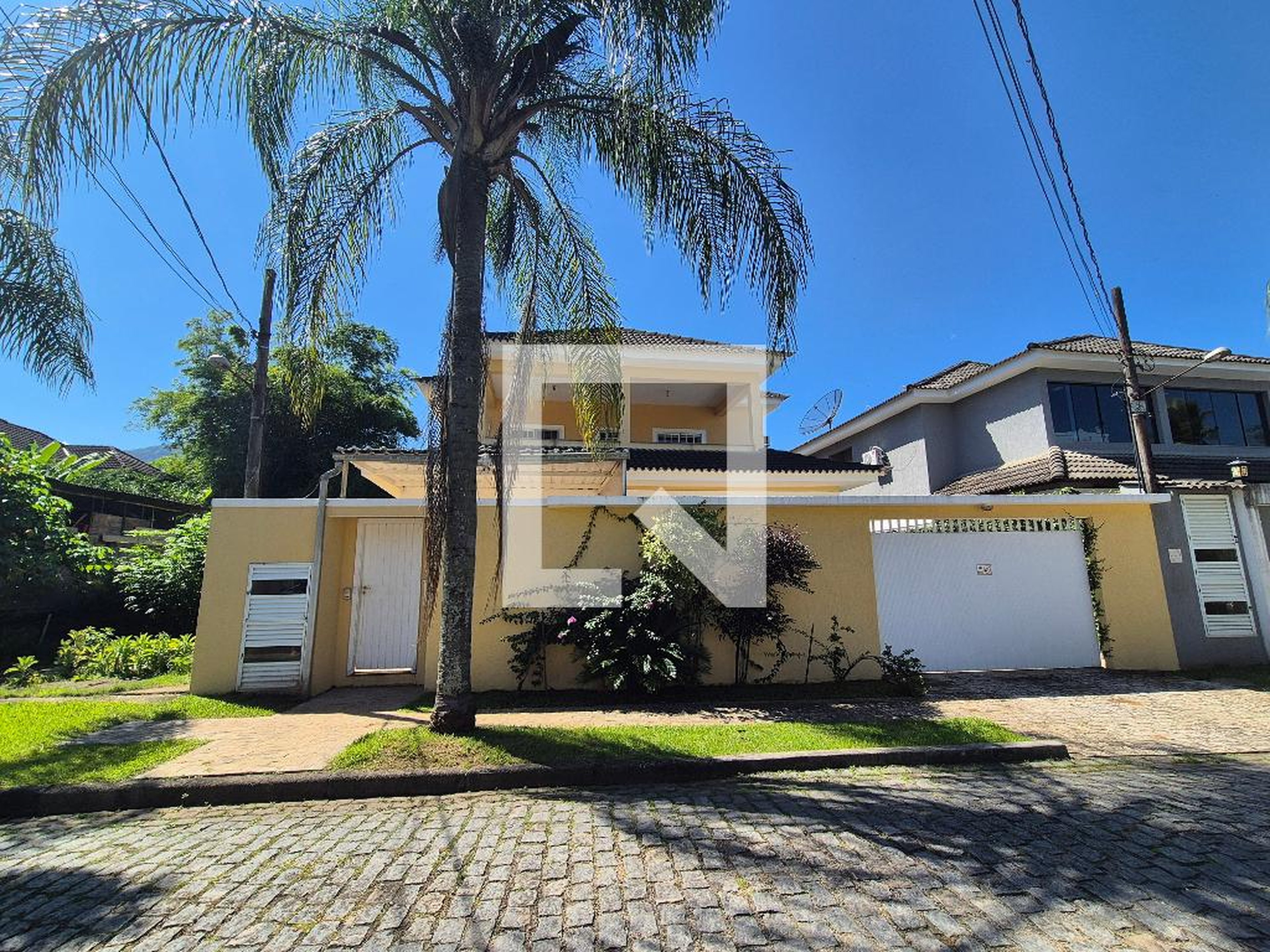 Fachada Condomínio em Rua Jornalista Luiz Eduardo Lobo, 10