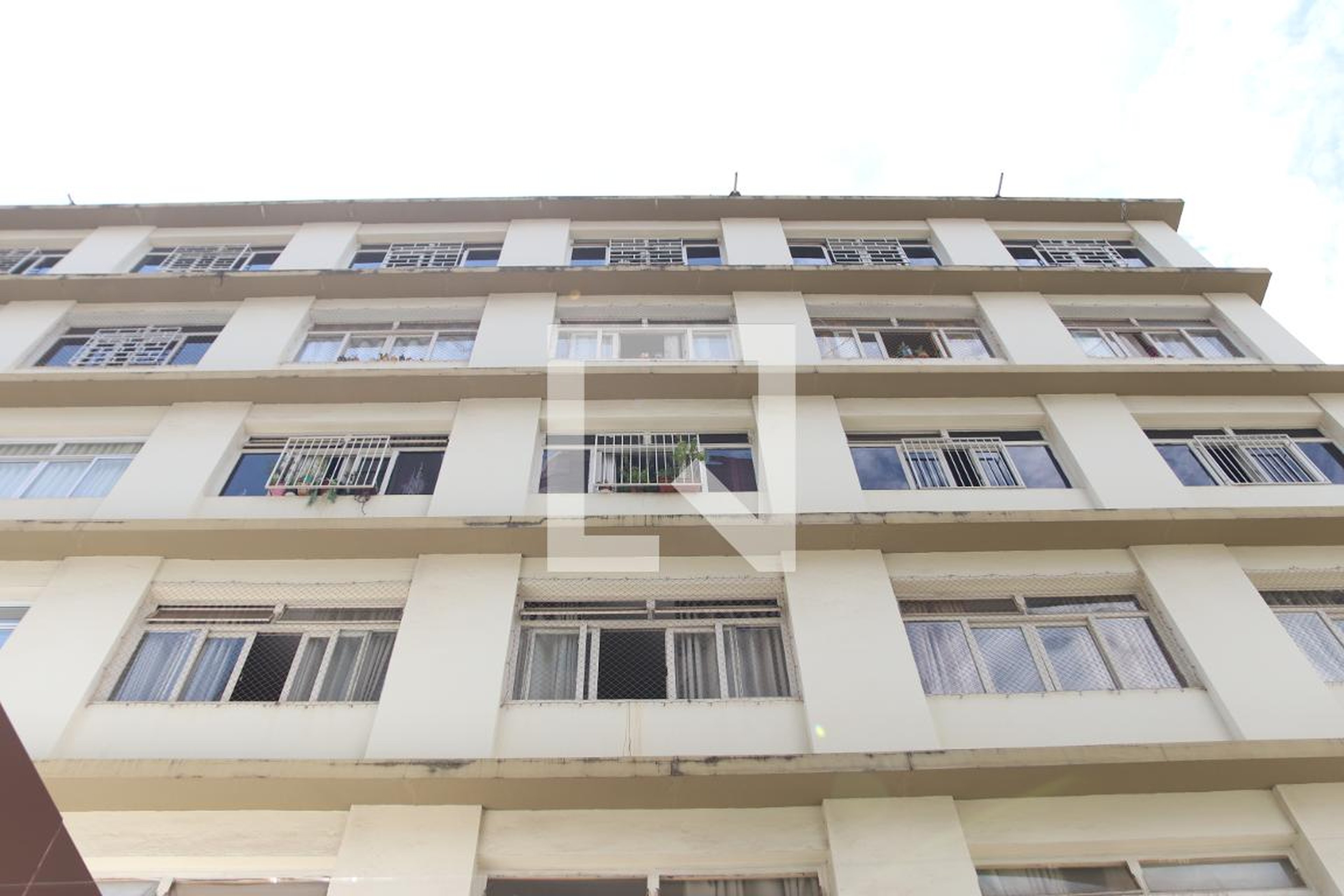 Fachada Condomínio em Rua 6, 85