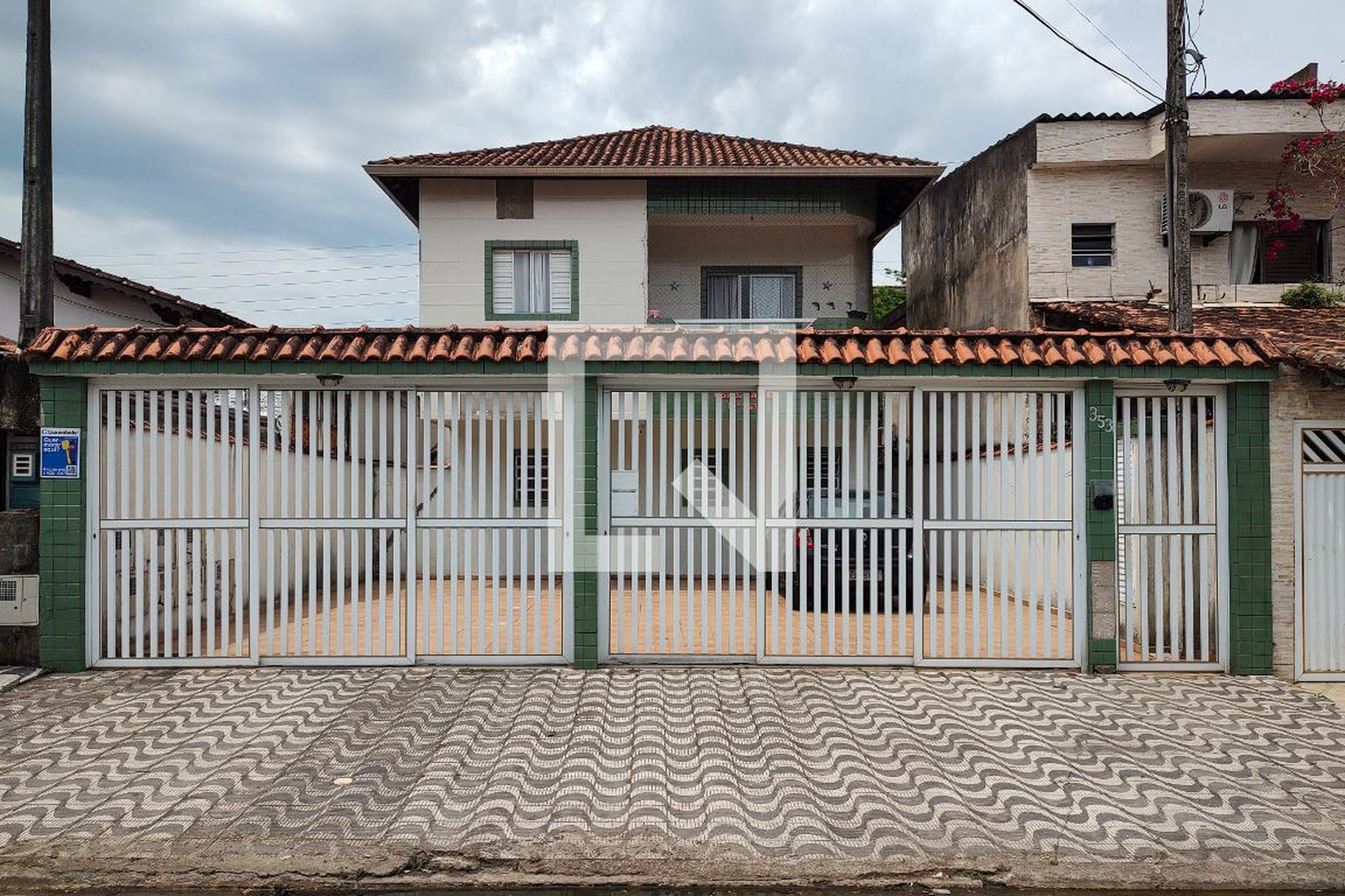 Fachada Condomínio em Rua Oduvaldo D. Bruzzetti, 353