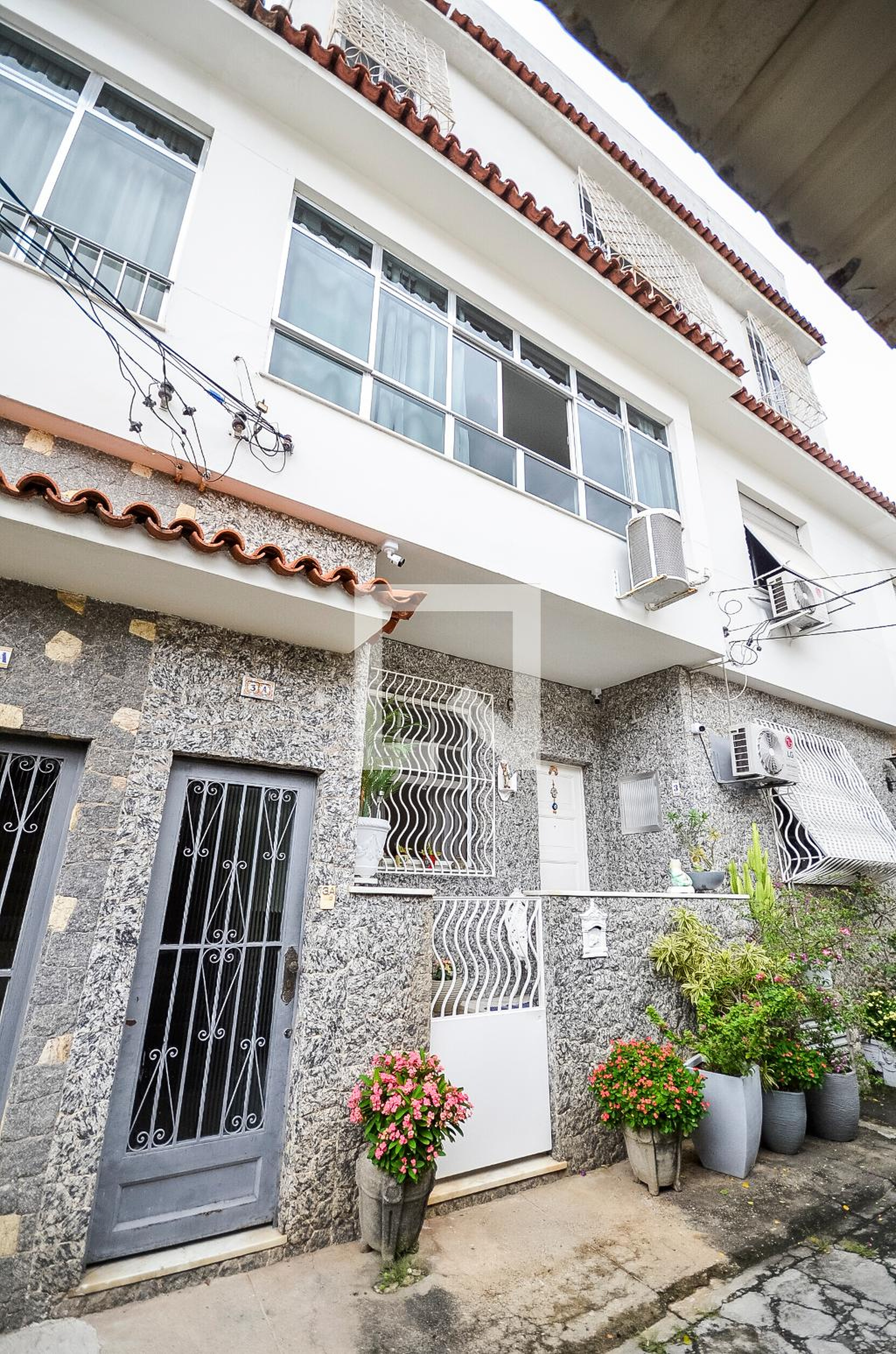 Fachada Condomínio Vila Residencial da Rua José Higino 46-A