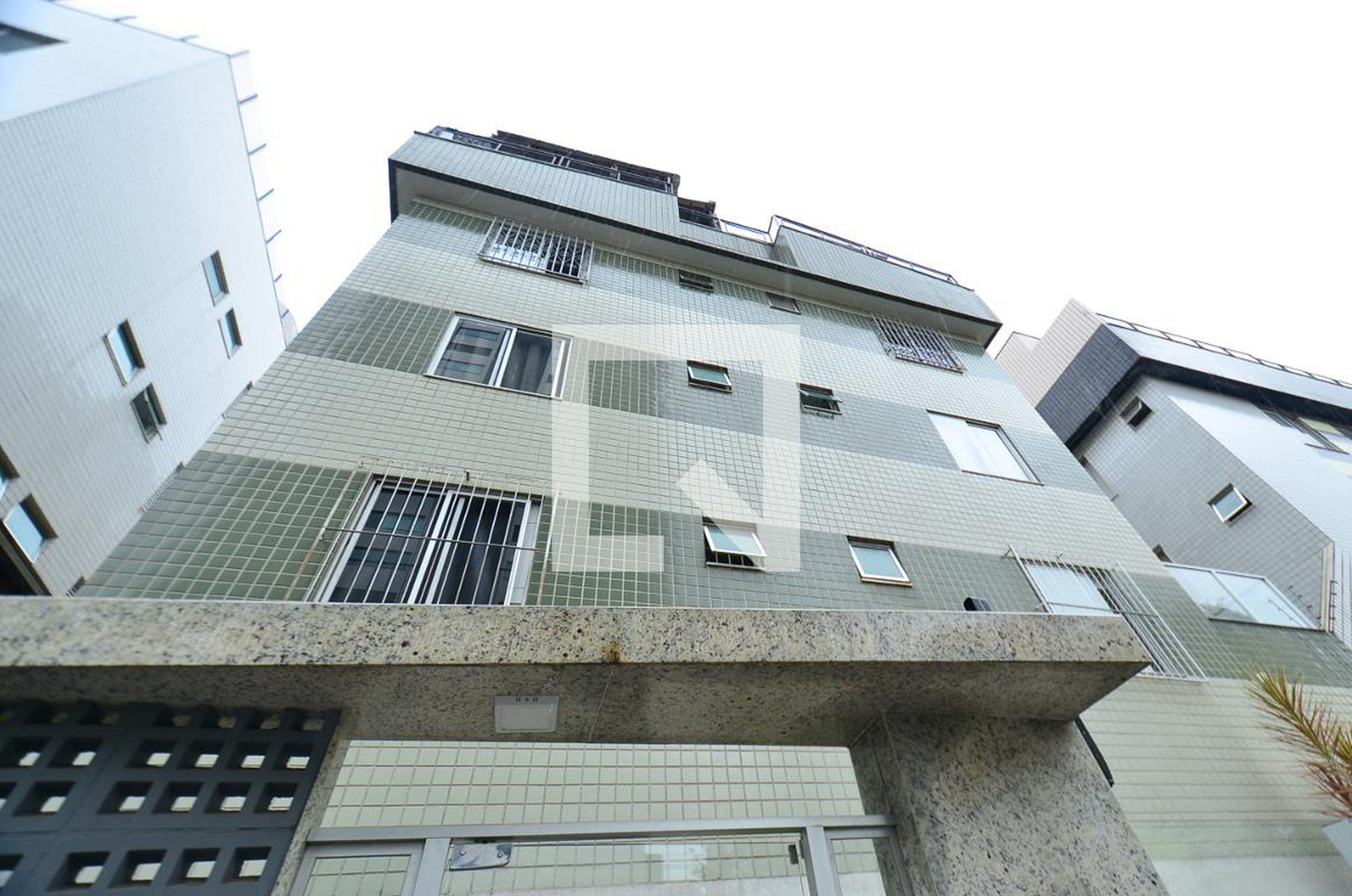 Fachada Condomínio em Rua Flor de Guambé, 173