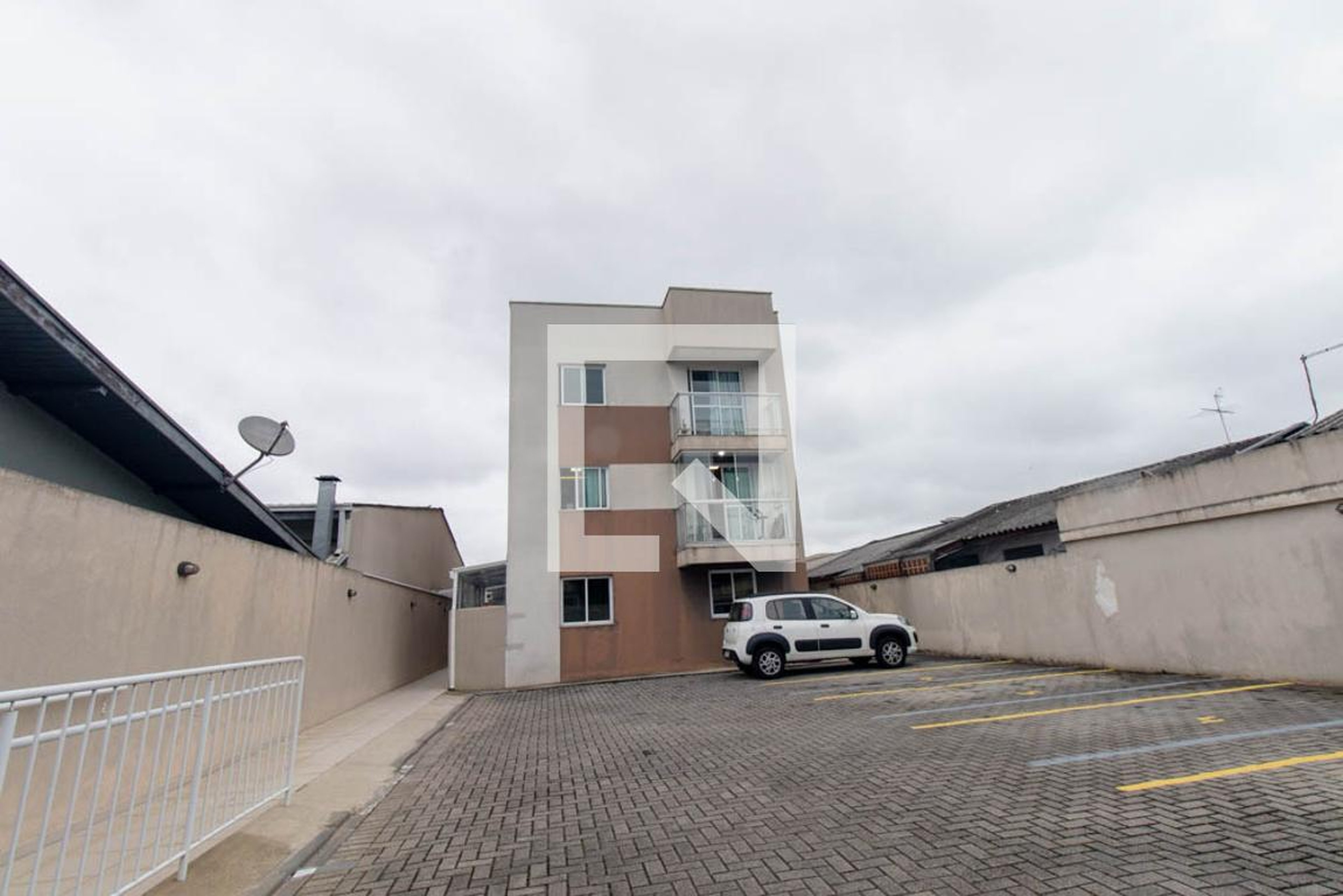 Fachada Condomínio em Rua Galileu Galilei, 472