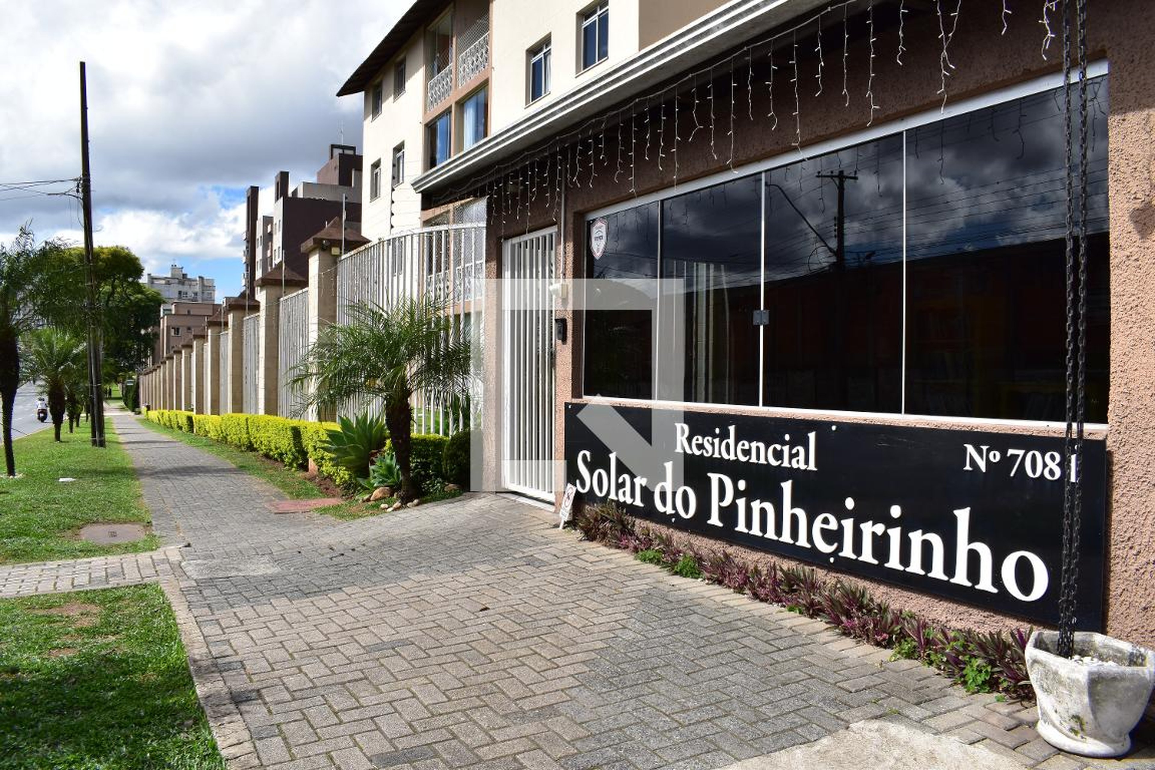 Fachada do condomínio Condomínio Solar do Pinheirinho