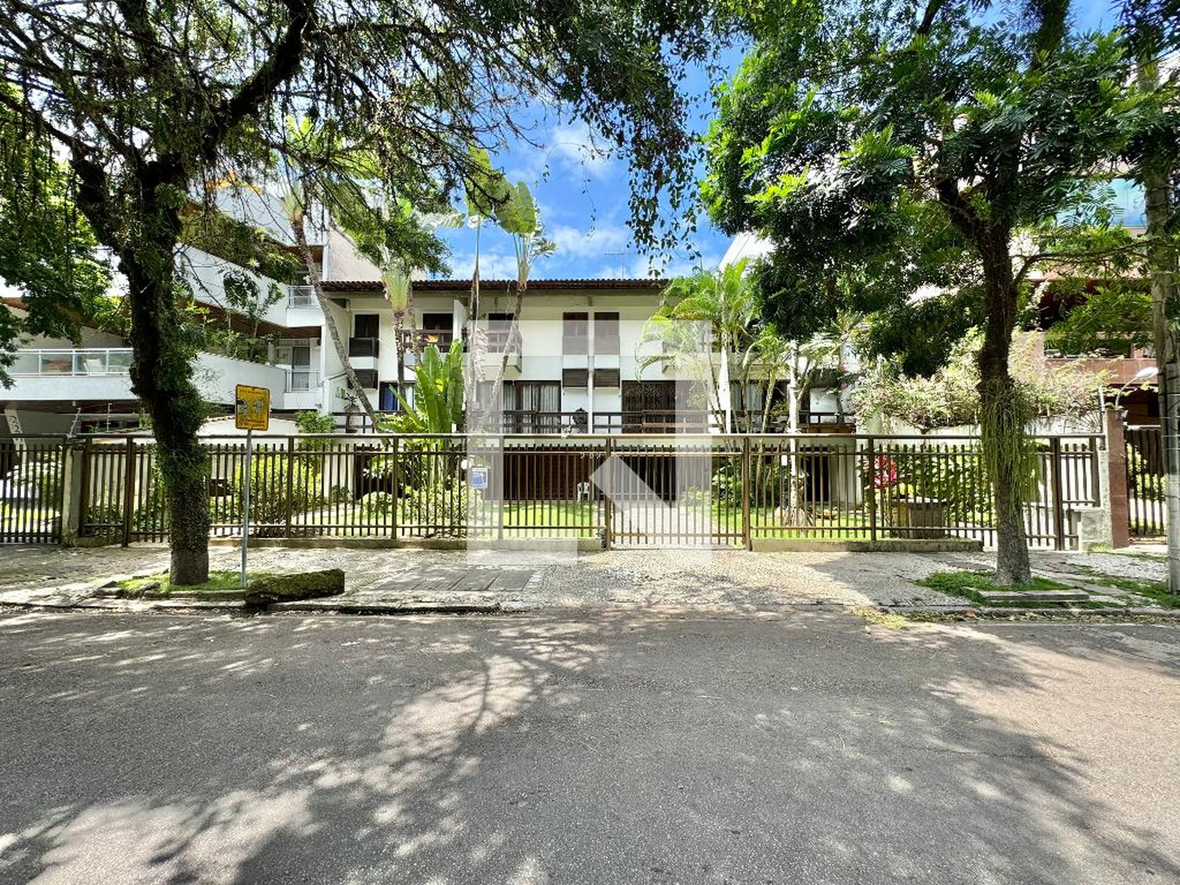 Fachada Condomínio em Rua Professor Hermes Lima, 202