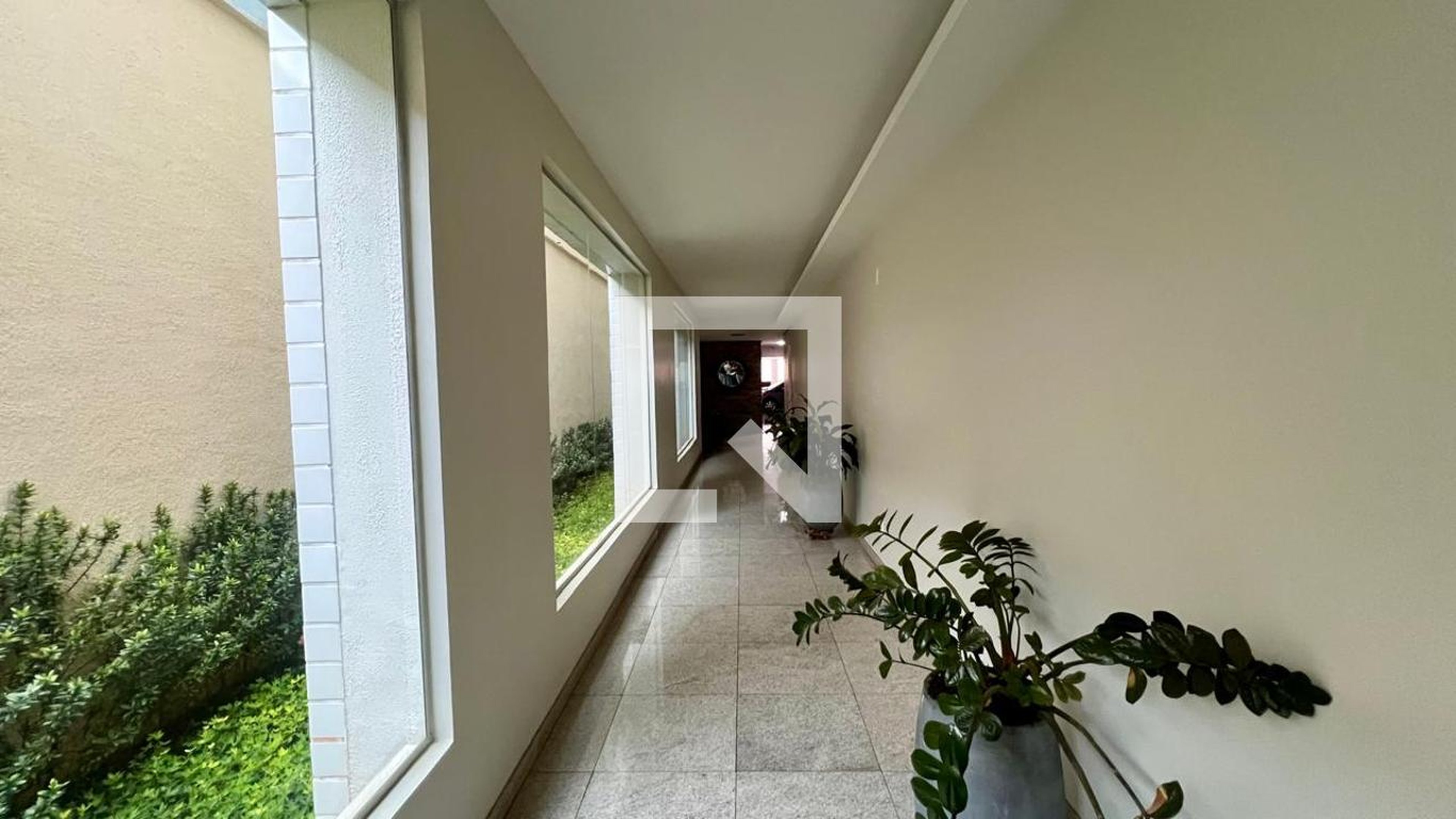 Hall de entrada Condomínio em Rua Leopoldina, 850