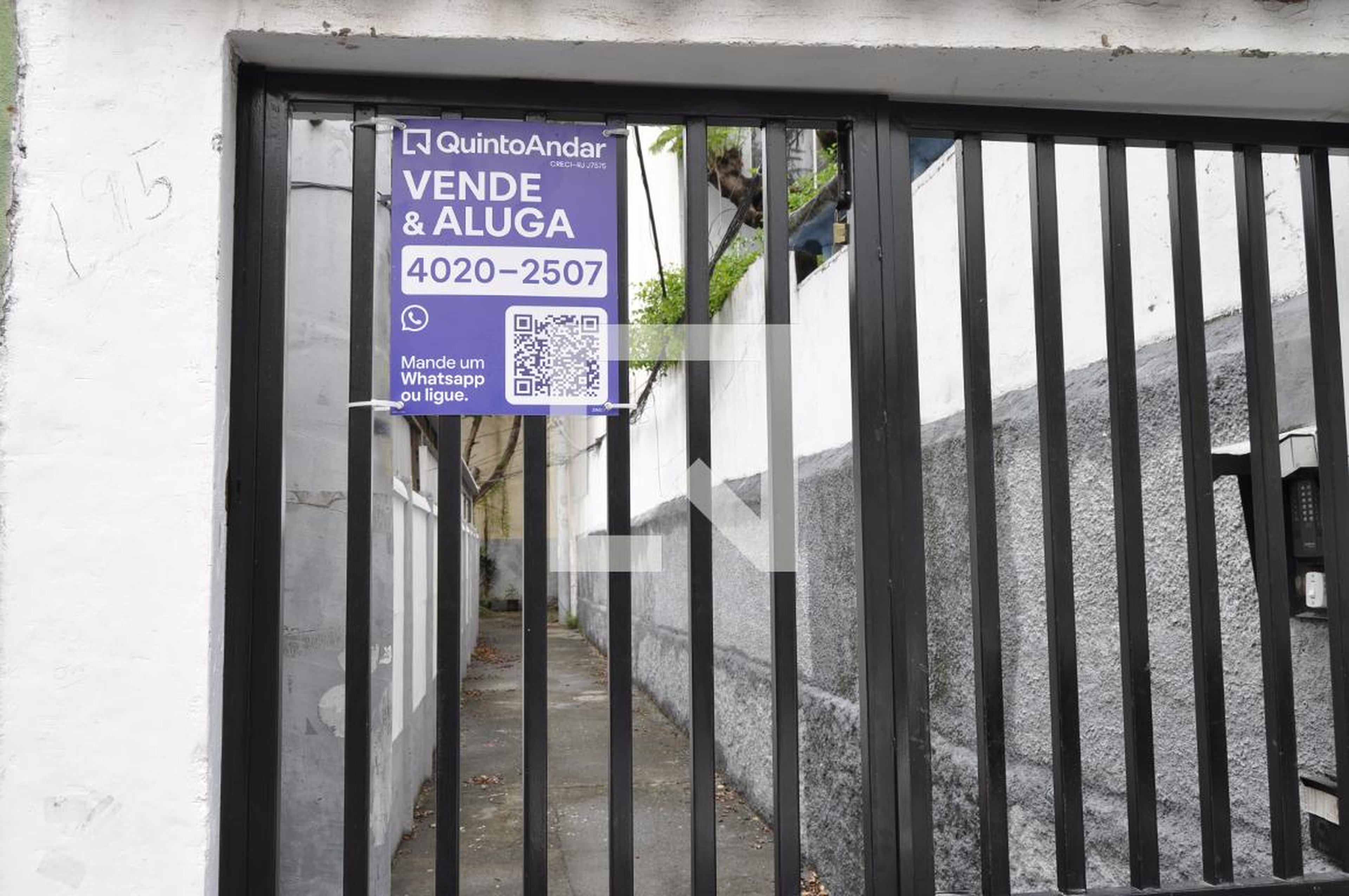Fachada Condomínio em Rua Magalhães Castro, 195