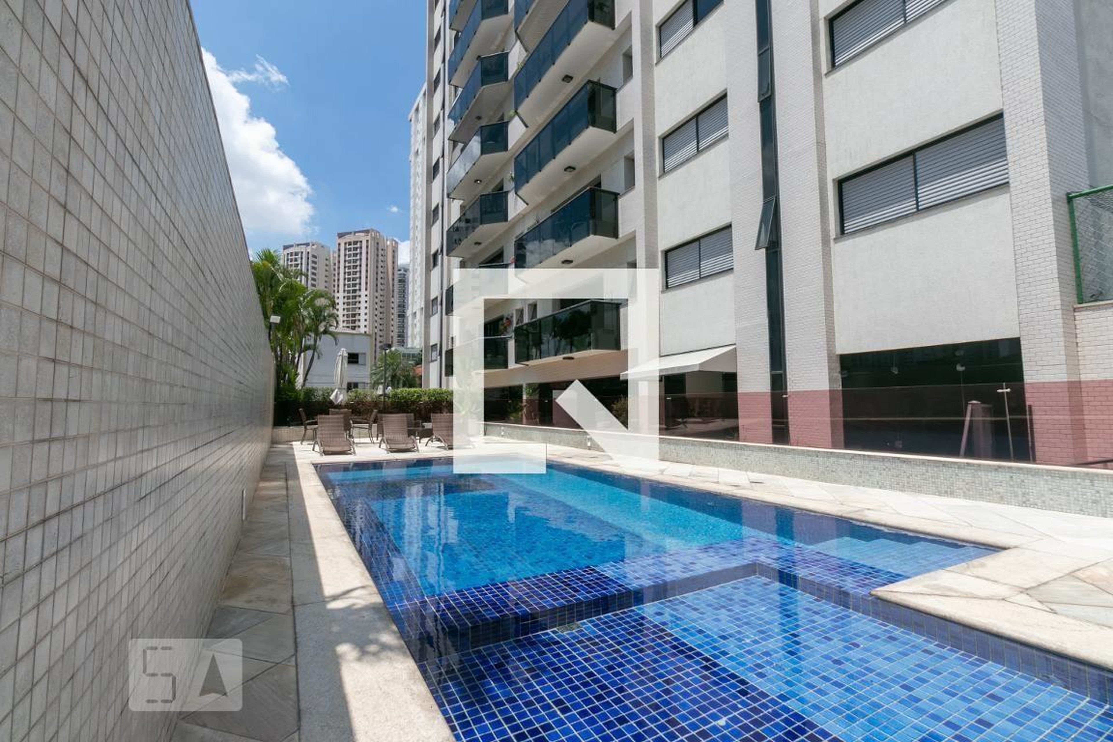 Piscina - Edifício Calamares