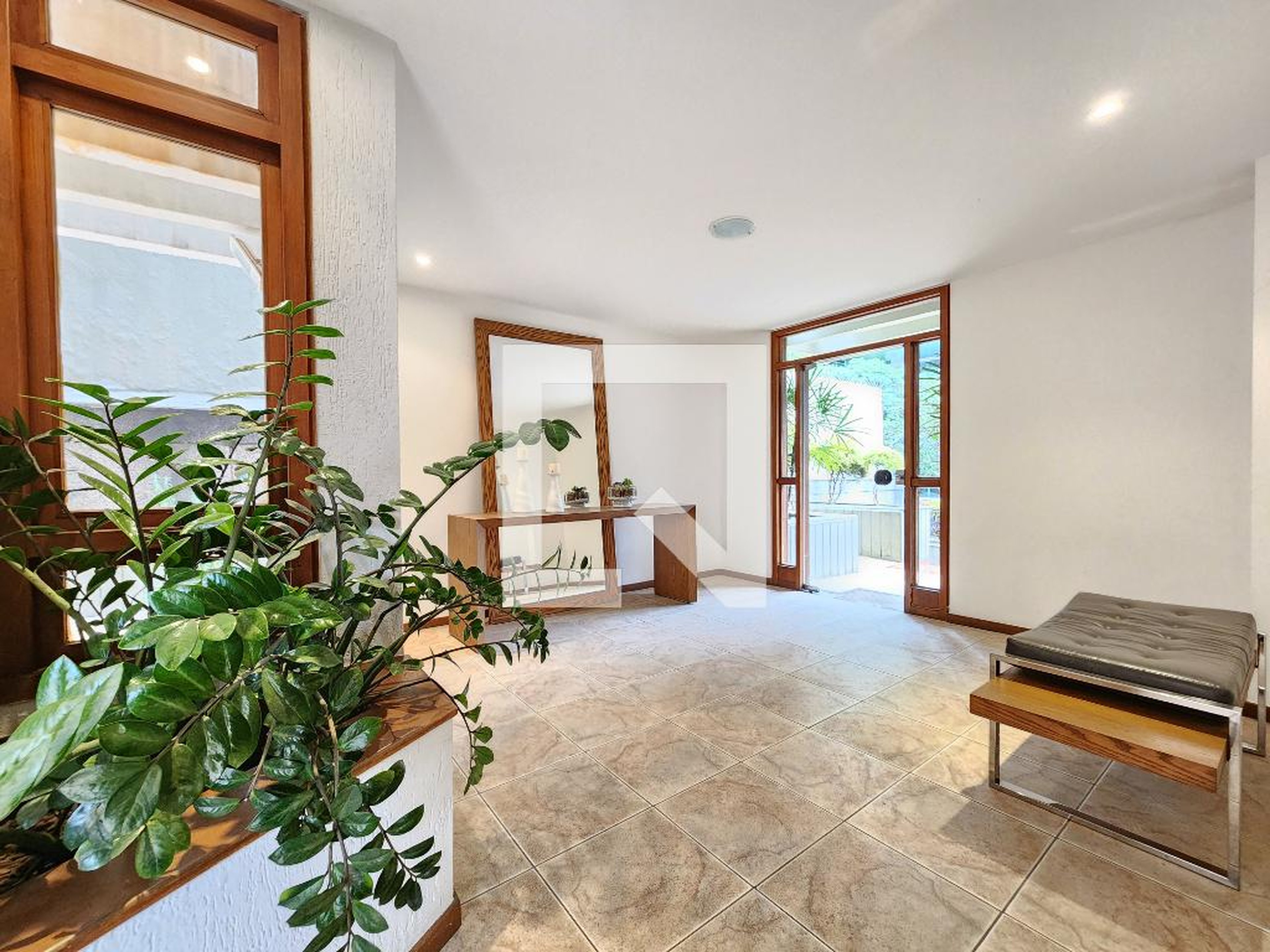 Hall de entrada Condomínio em Rua Chicago, 337