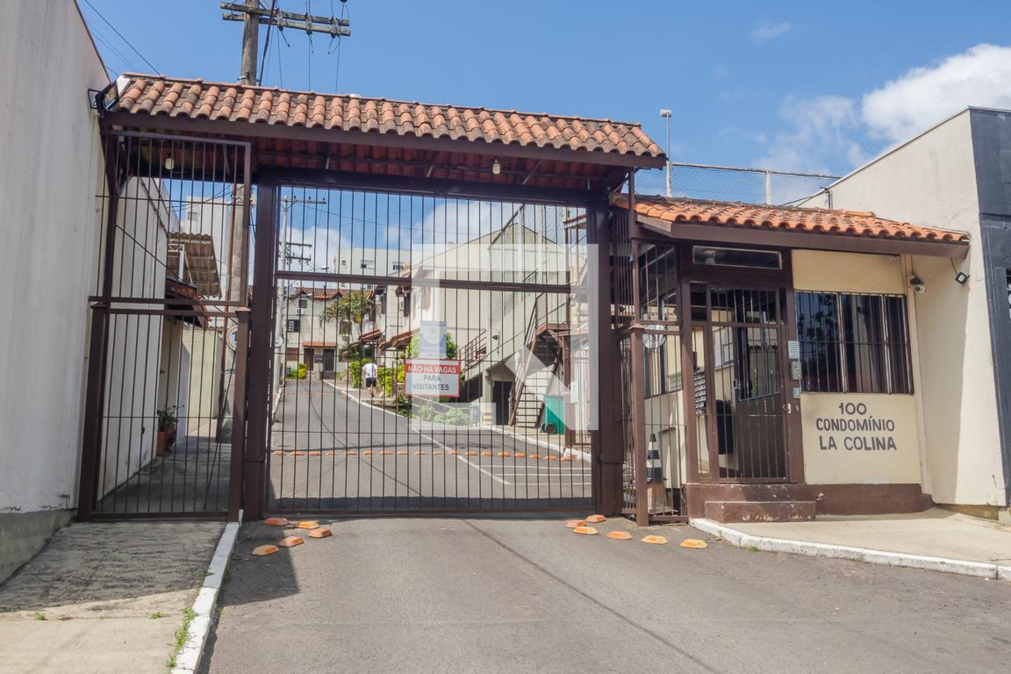 Fachada do Condomínio Condomínio La Colina