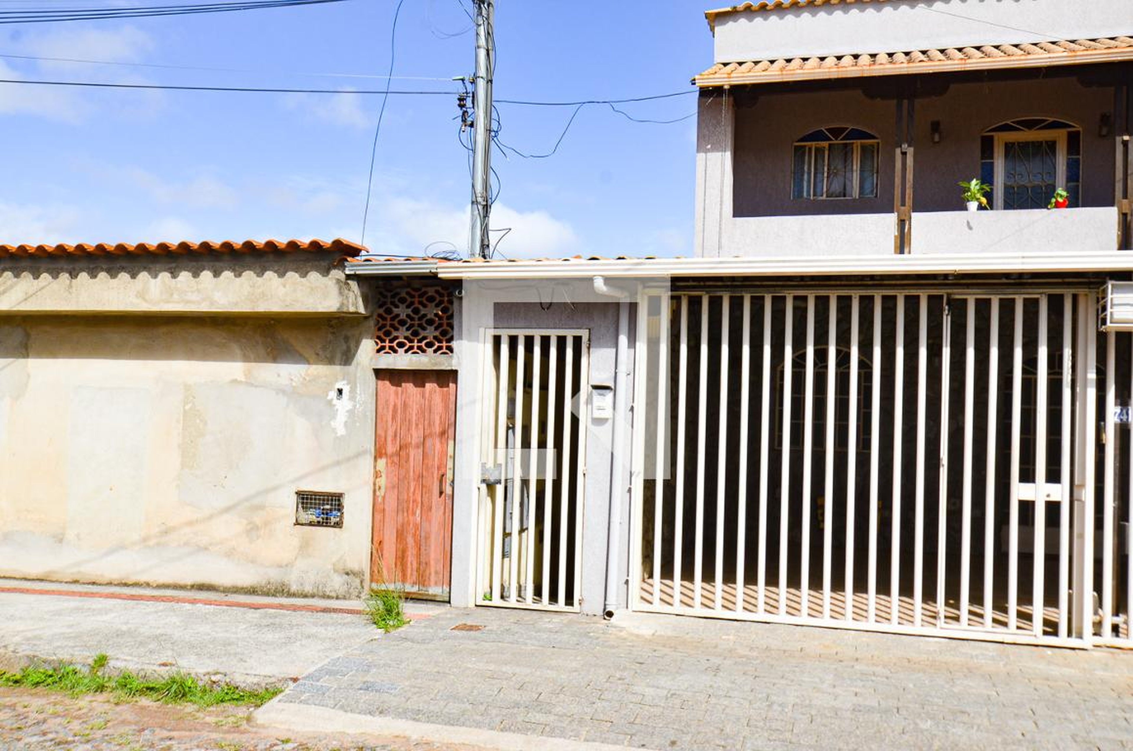 Fachada Condomínio em Rua Alexandrino de Oliveira Neto, 741