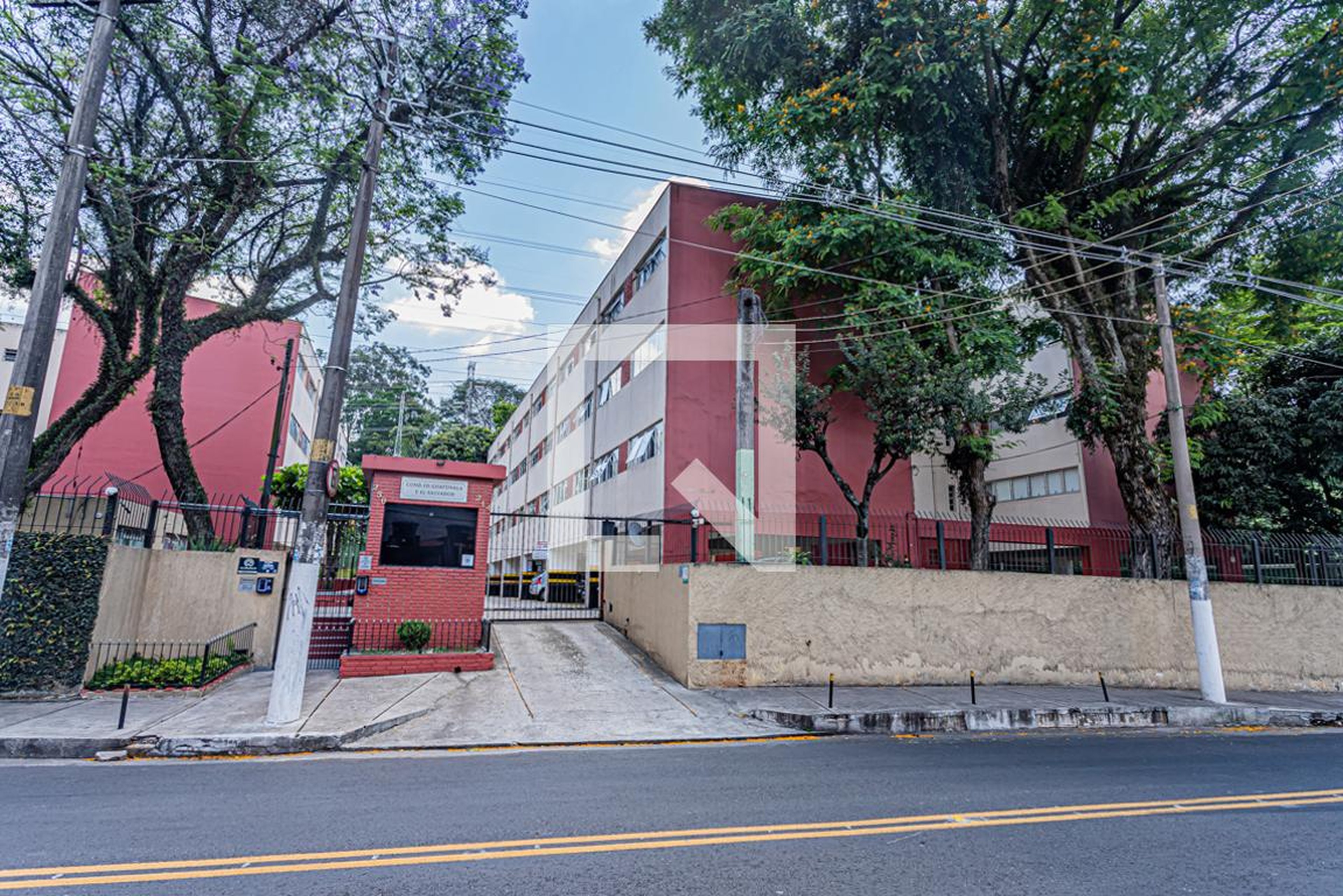 Fachada Condomínio em Rua Ademar Martins de Freitas, 199