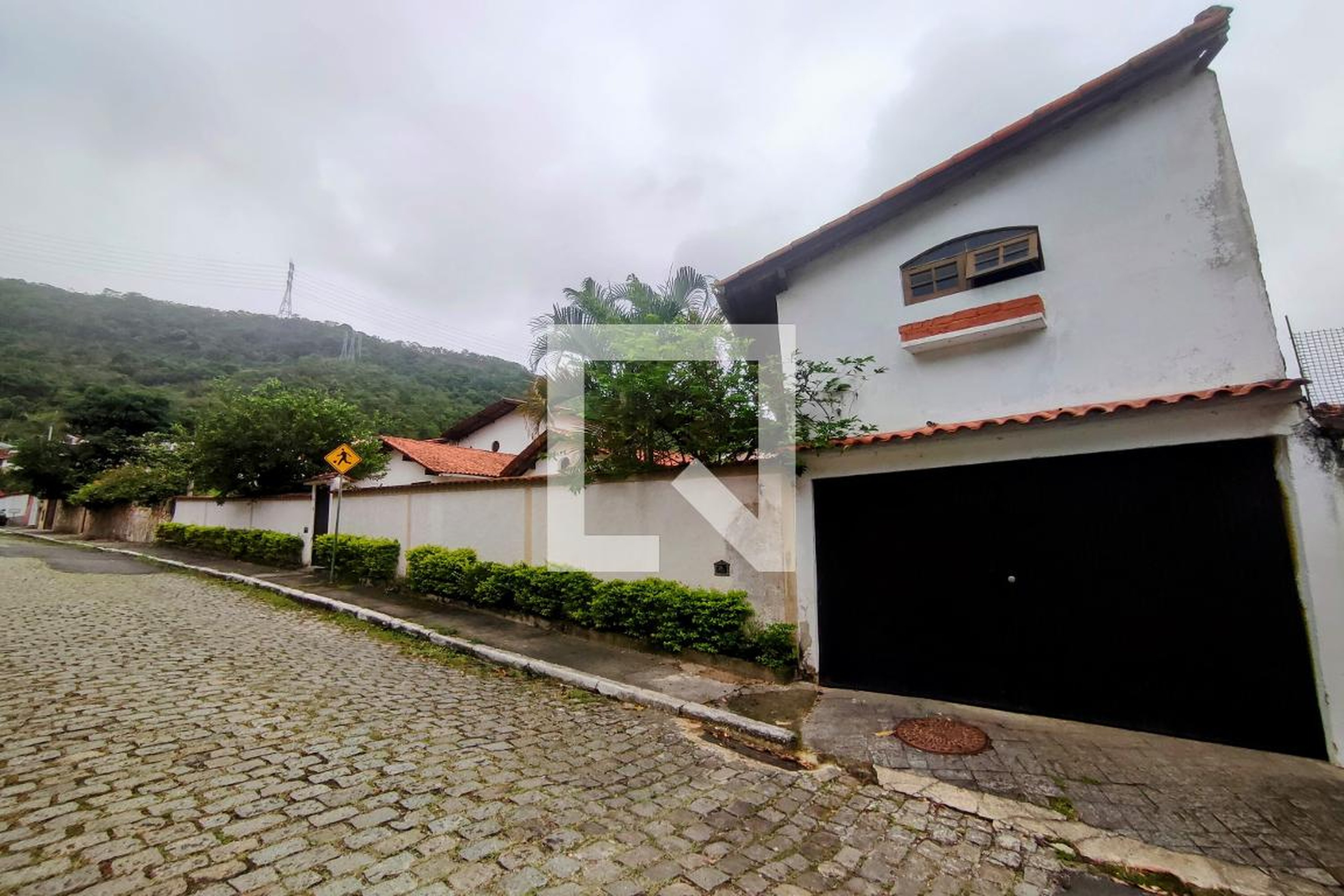 Fachada Condomínio em Rua Renato Carneiro Campos, 98