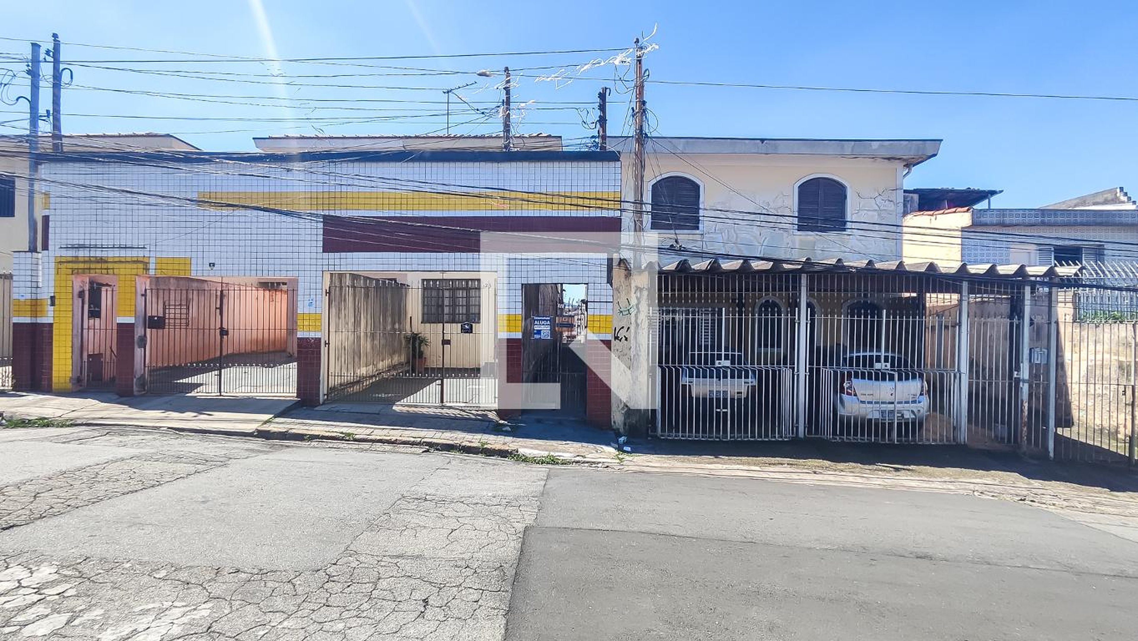 Fachada Condomínio em Rua Dulcelina, 128