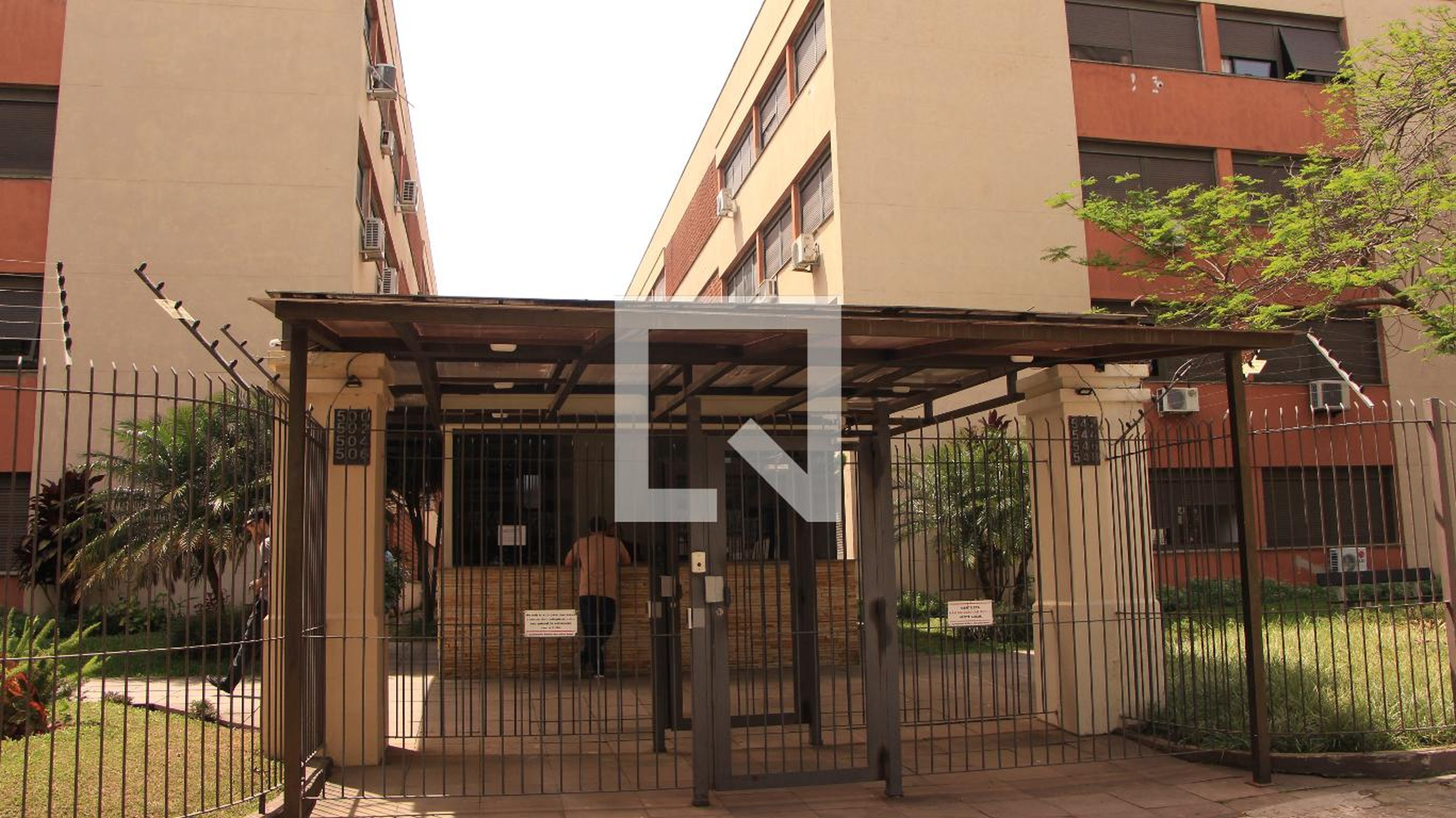 Fachada Condomínio em Rua São Vicente, 544